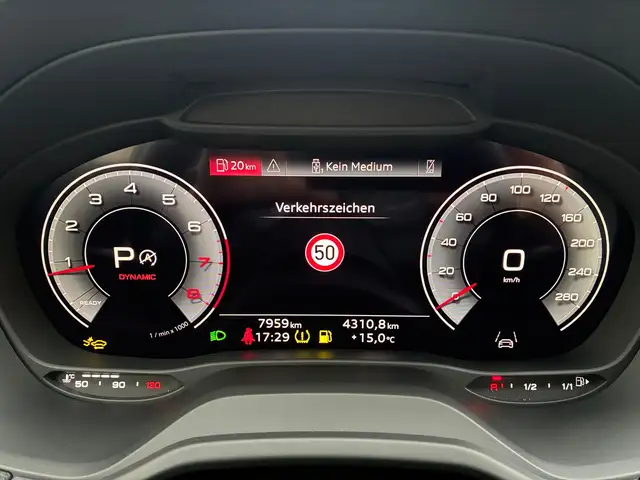 Audi Q2 view 10