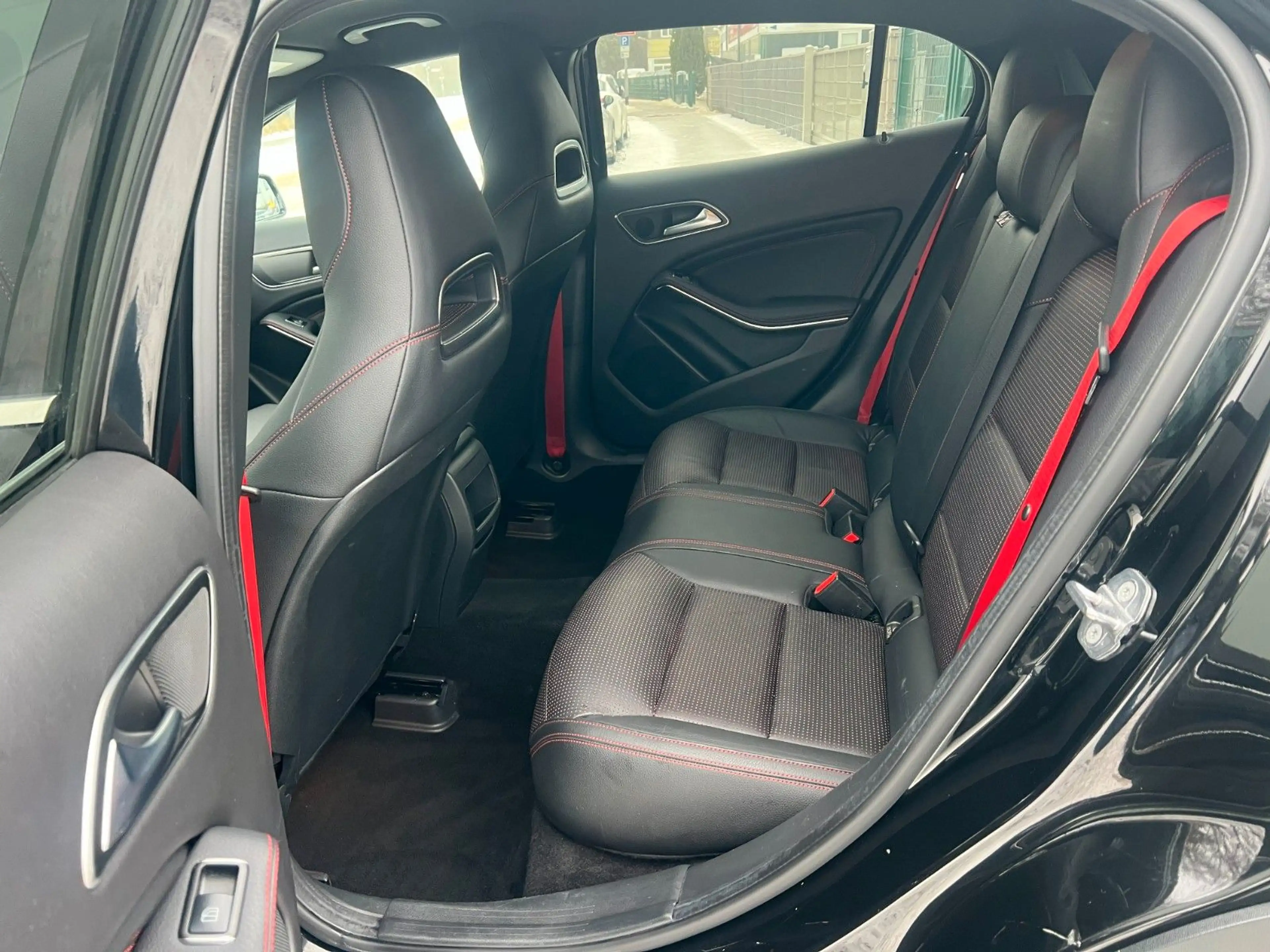Mercedes-Benz GLA 45 AMG *4MATIC*LED*LEDER*ACC*GARANTIE* — photo 14
