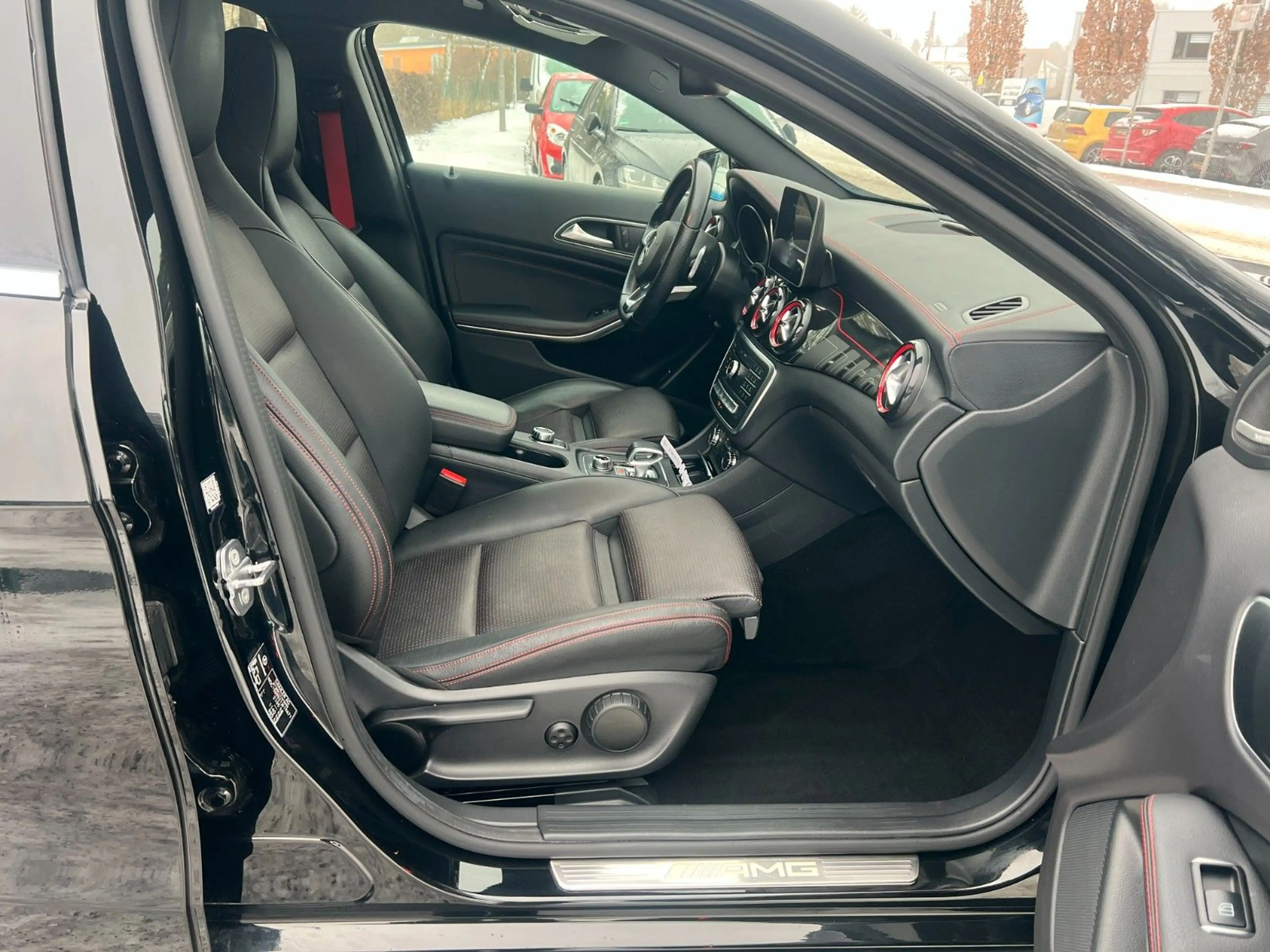 Mercedes-Benz GLA 45 AMG *4MATIC*LED*LEDER*ACC*GARANTIE* — photo 11