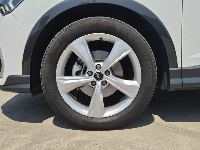 Audi Q3 view 13