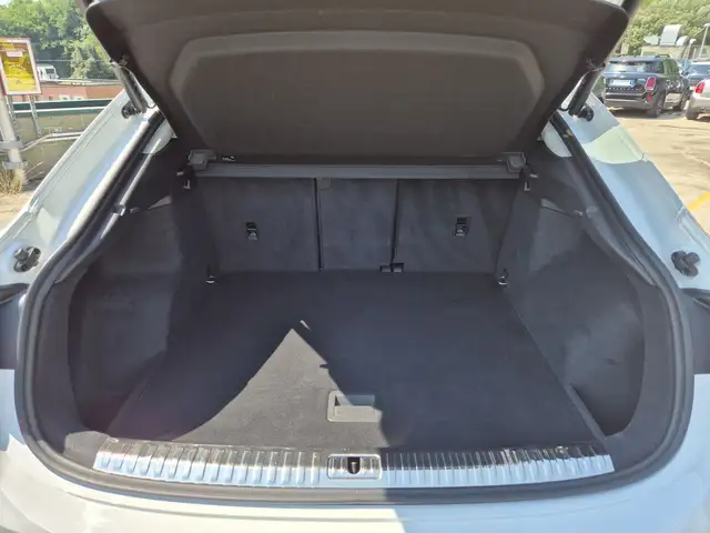 Audi Q3 view 12