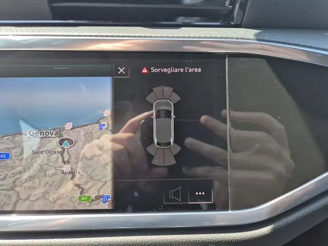 Audi Q3 view 15
