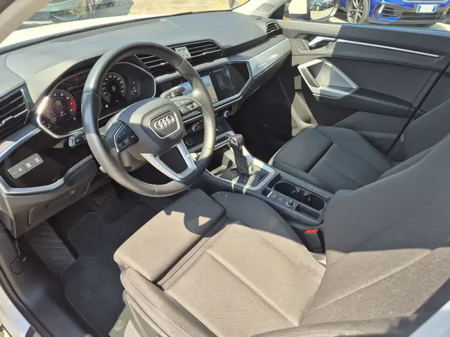 Audi Q3 view 6