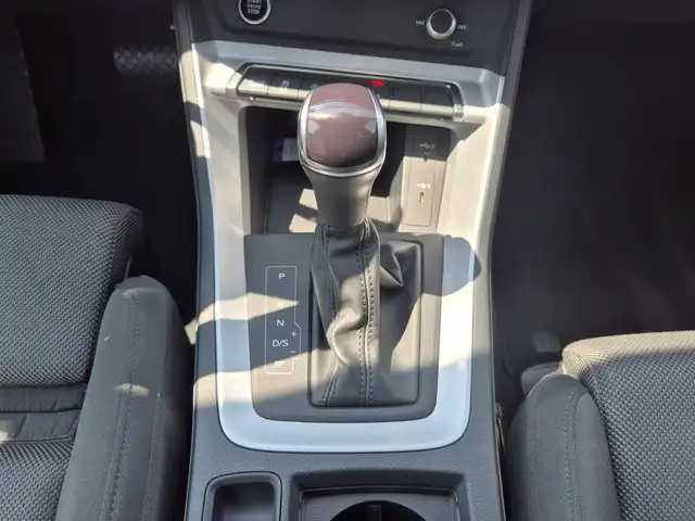 Audi Q3 view 10