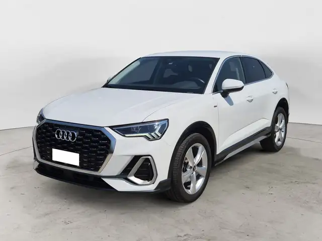 Audi Q3 main image