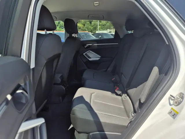 Audi Q3 view 7