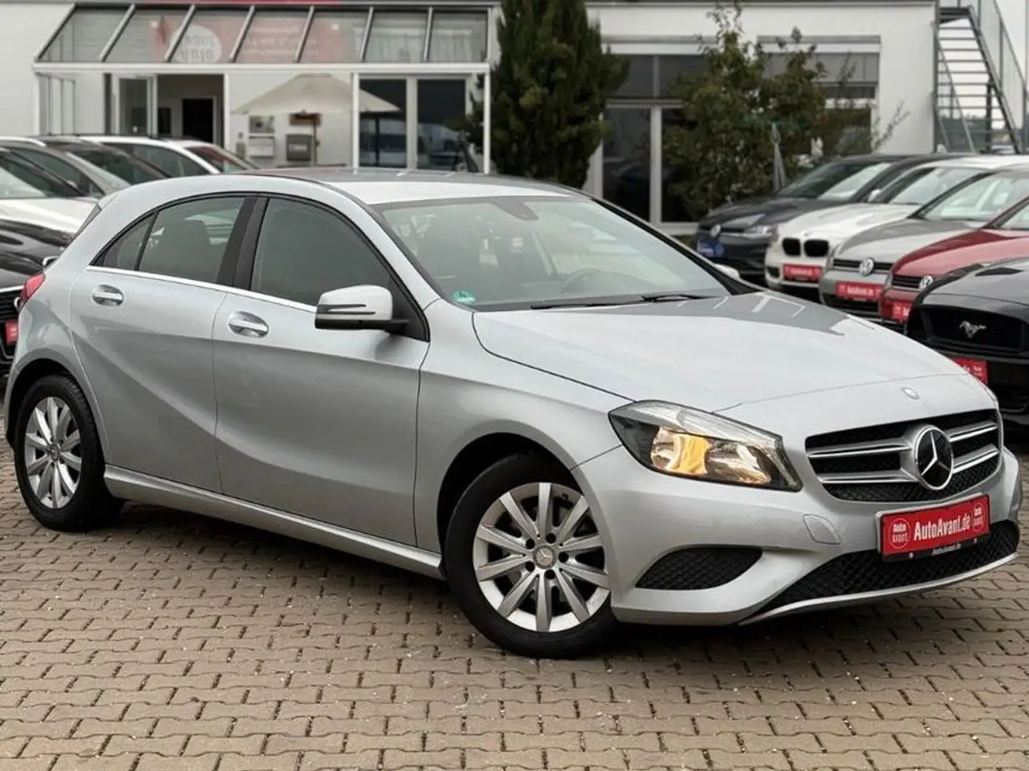 Mercedes-Benz A 180 BlueEfficiency*BCM*GRA*SHZ*KLIMA*WENIG KM* Silber - 1