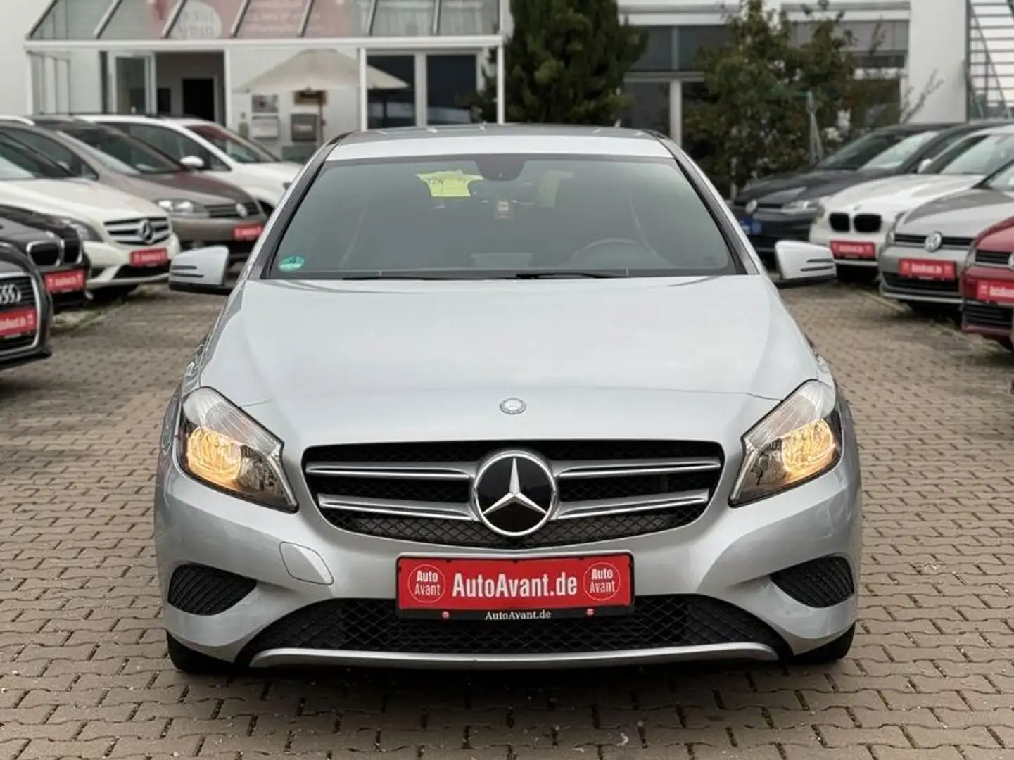 Mercedes-Benz A 180 BlueEfficiency*BCM*GRA*SHZ*KLIMA*WENIG KM* Silber - 2