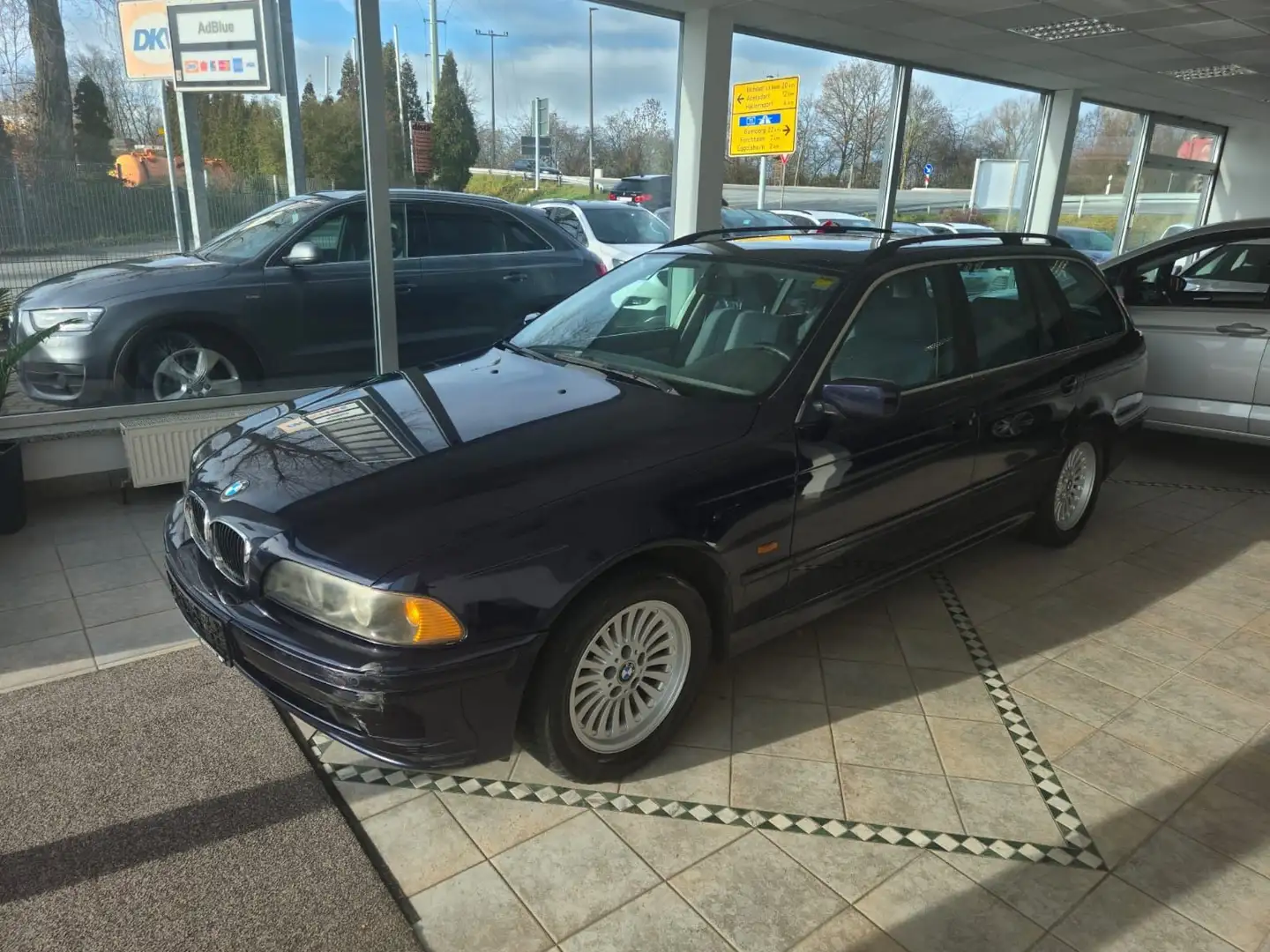 BMW 520 i Touring SCHALTER AHK KLIMA HU 01/27 Blau - 1
