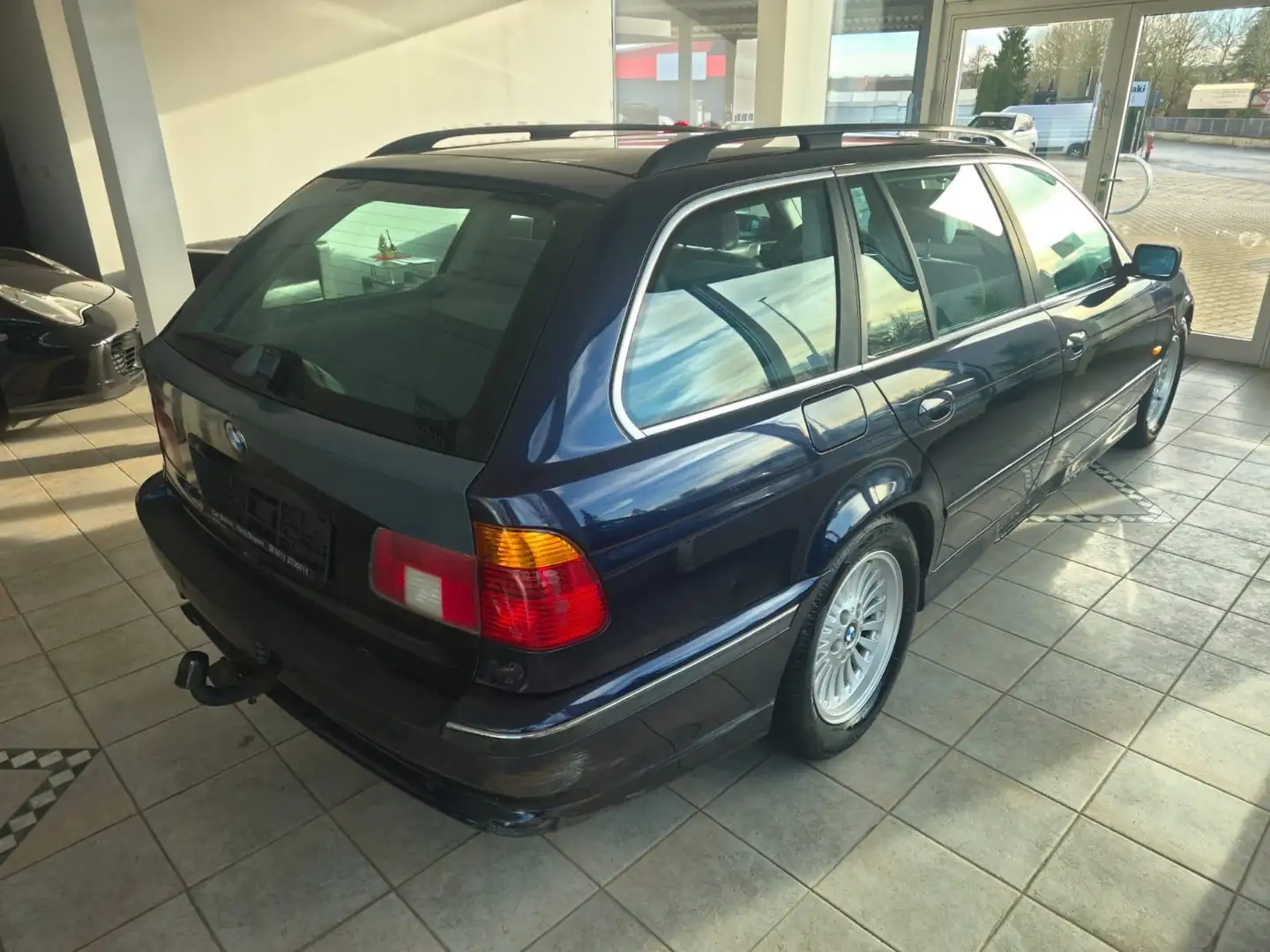 BMW 520 i Touring SCHALTER AHK KLIMA HU 01/27 Blau - 2