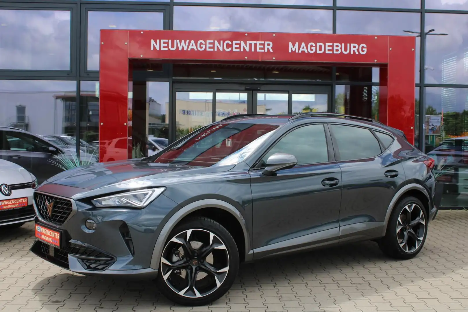 CUPRA Formentor 1.5 TSI*NAVI*KAMERA*LED*ACC*SHZ*NSW*19"LM Grau - 1