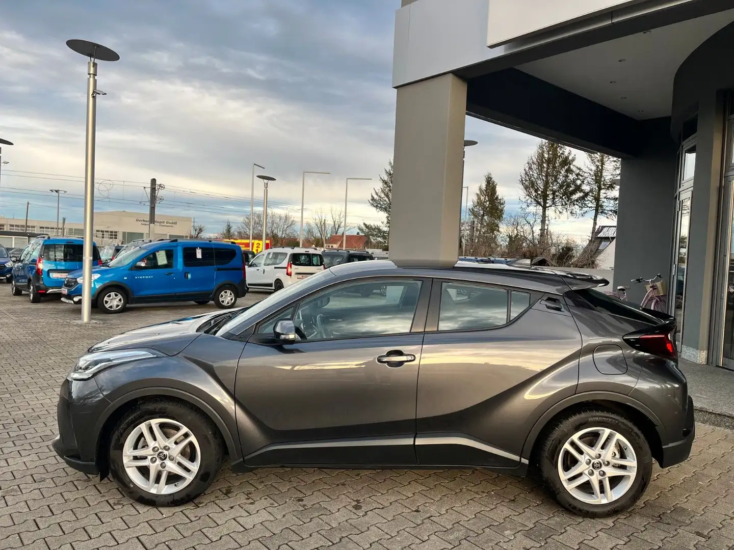 Toyota C-HR 1.8l VVT-i Hybrid *RFK,SHZ,PDC v+h,Tempomat Gris - 2