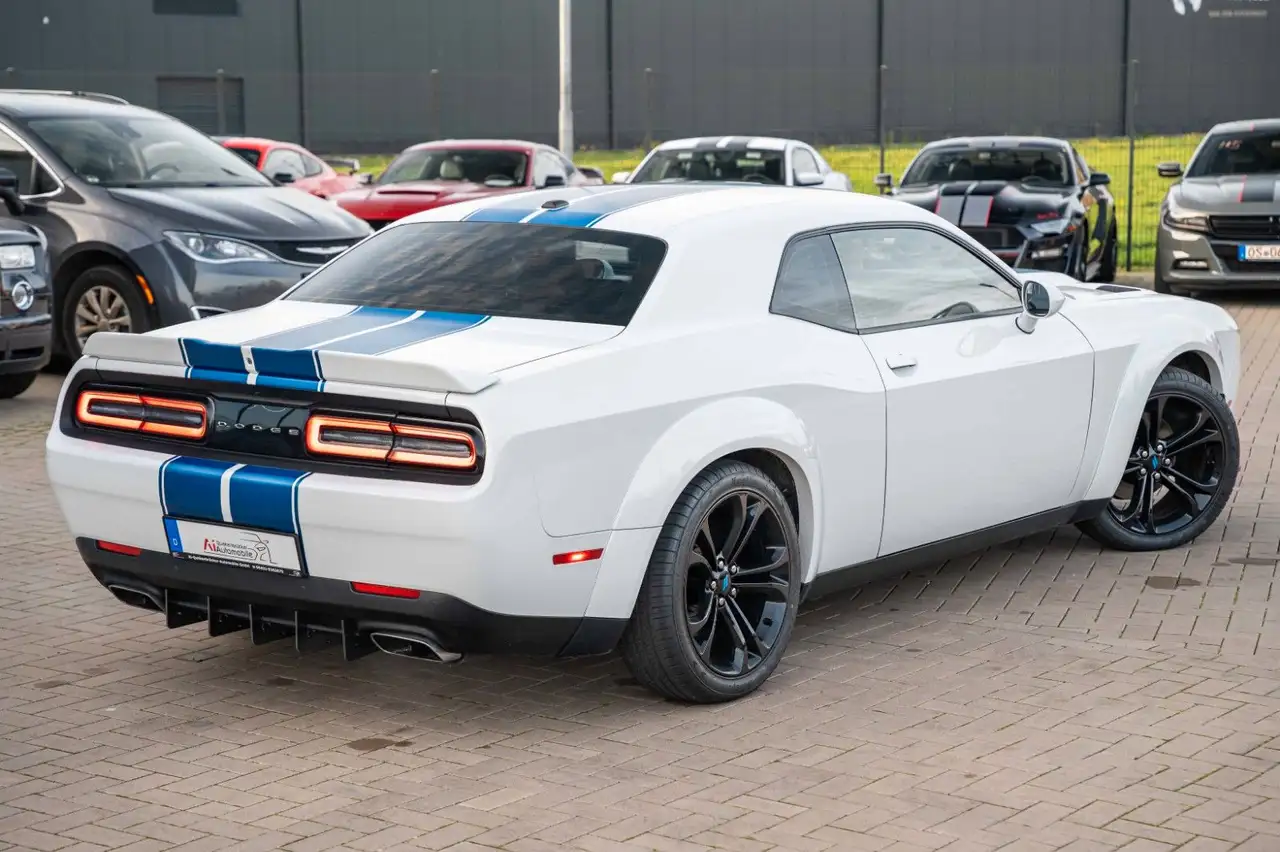 Dodge Challenger 2021 — фото 13