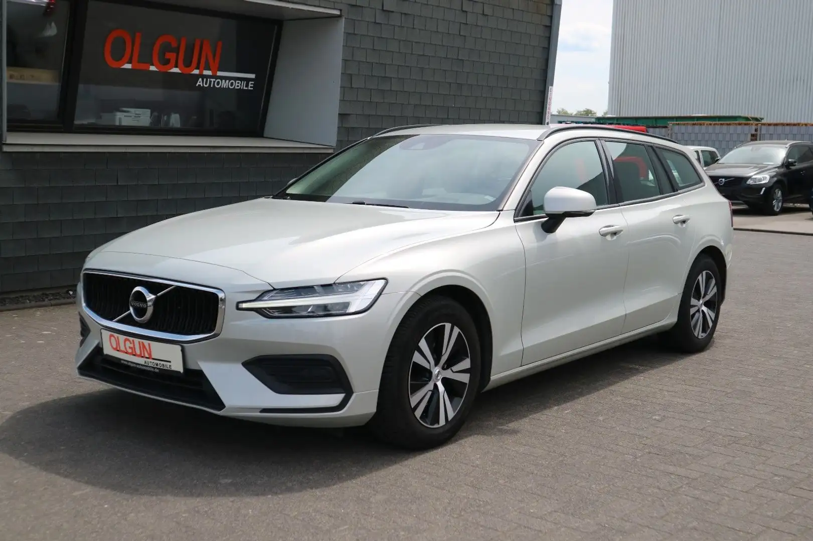 Volvo V60 2.0 D3 LED*PDC*NAVI Gold - 1