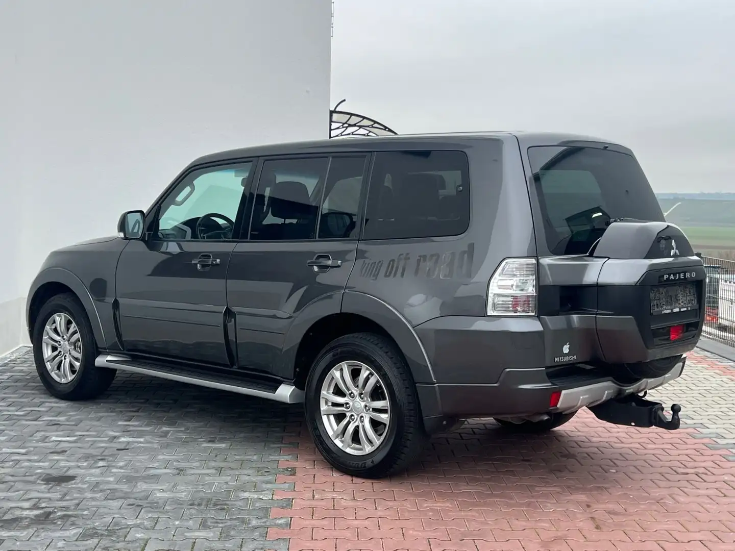 Mitsubishi Pajero 3.2 DI-D Plus*7SITZER*KAMERA*XENON* Grau - 2
