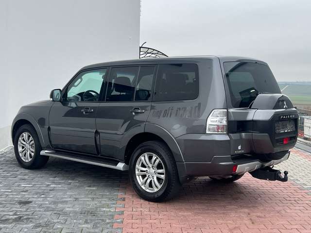 Mitsubishi Pajero 3.2 DI-D Plus*7SITZER*KAMERA*XENON*