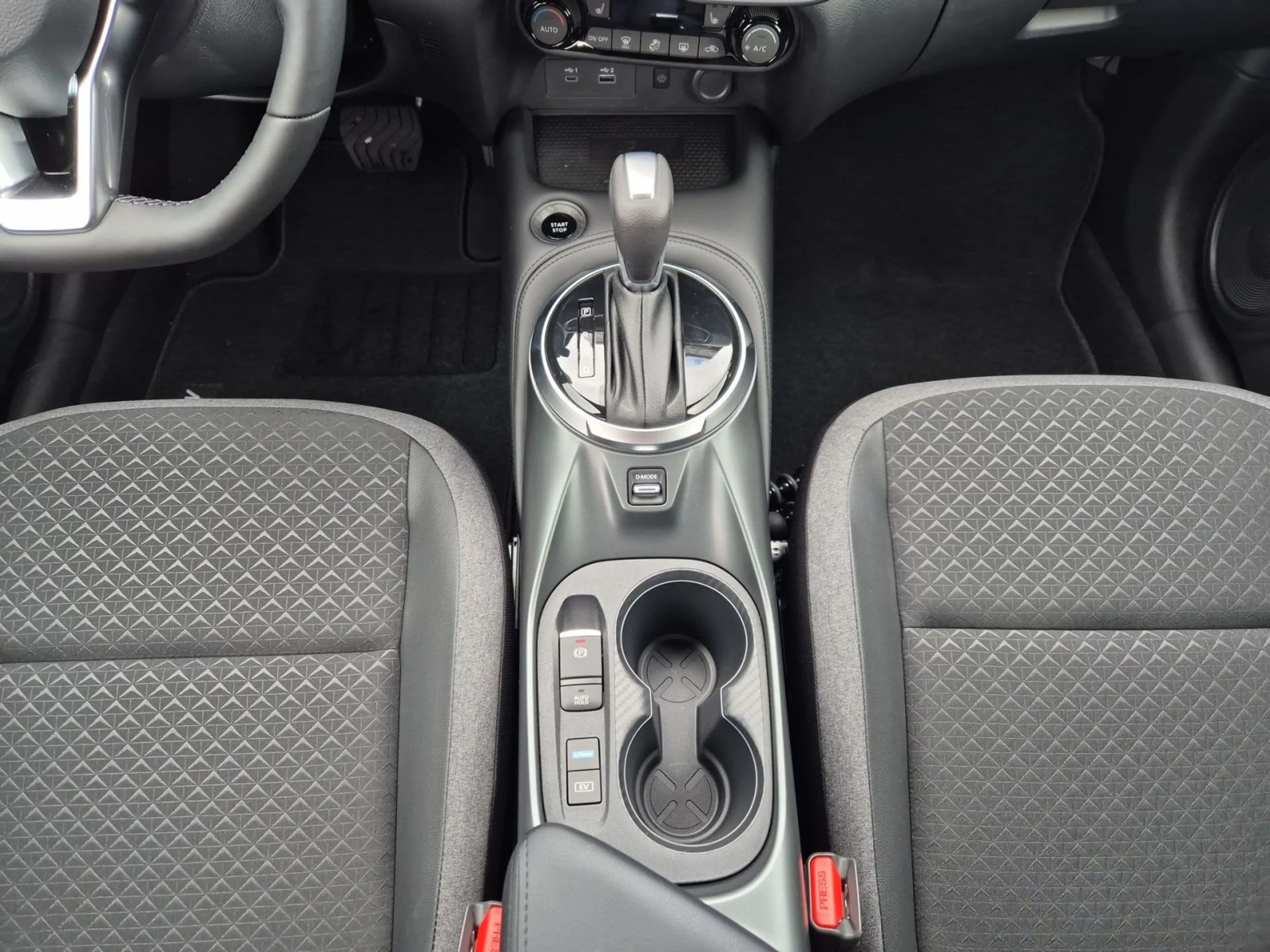 Nissan Juke 1.6 Hybrid N-Connecta Hybrid — photo 15