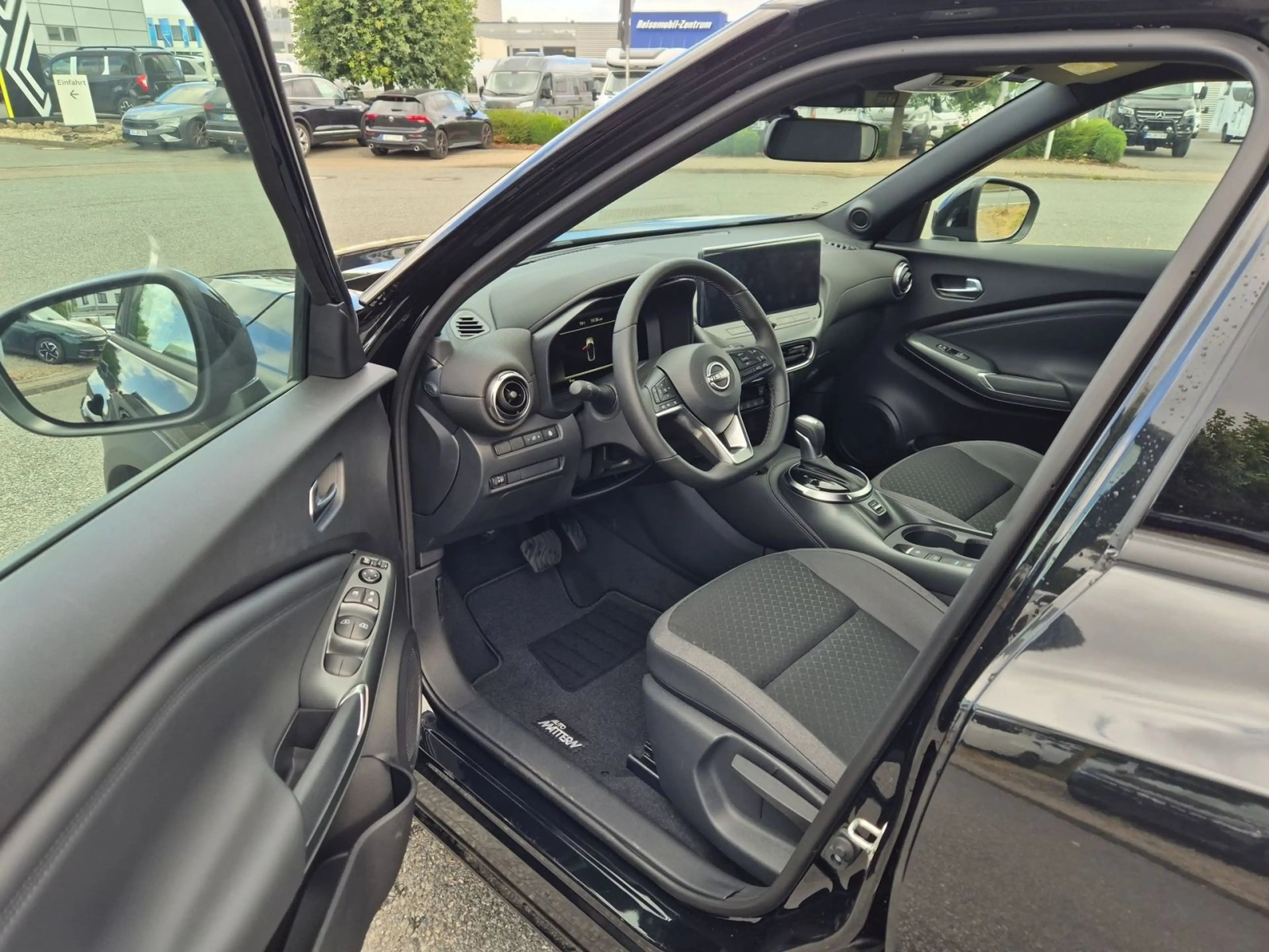 Nissan Juke 1.6 Hybrid N-Connecta Hybrid — photo 12