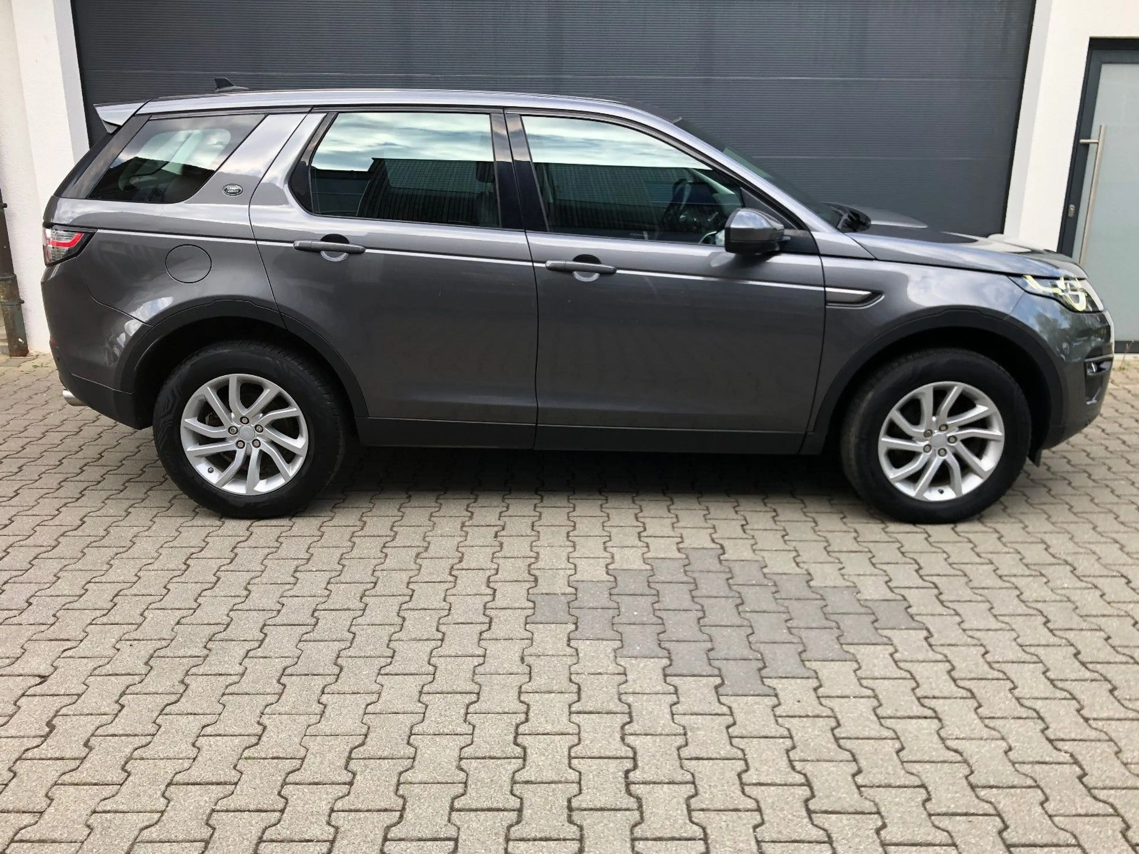 Land Rover Discovery Sport SE AWD Navi Leder Kamera BiXenon — photo 4