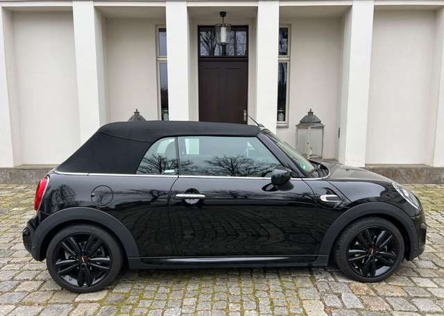 Imagine MINI Cooper Cabrio Automatik, JCW Trim