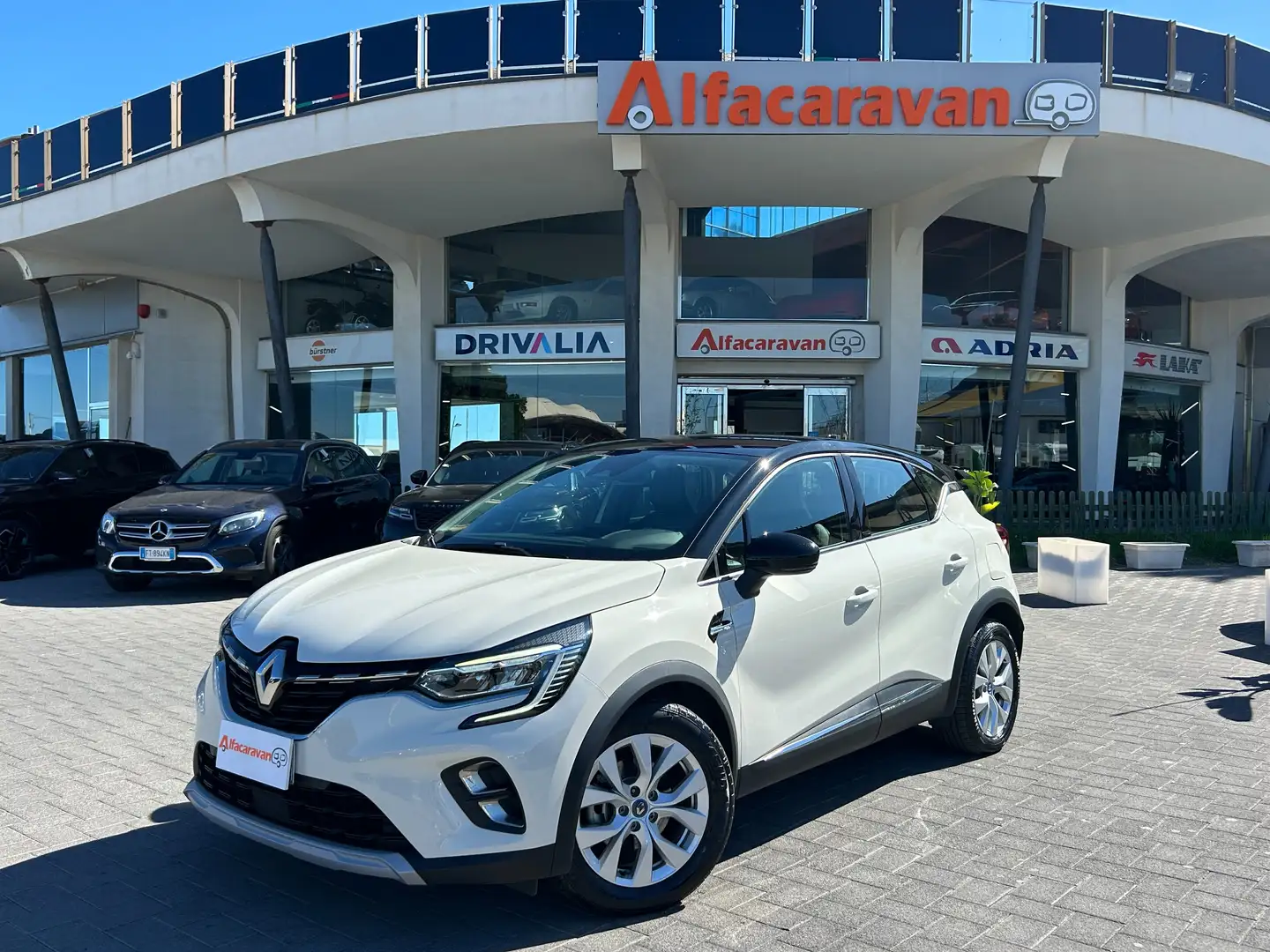 Renault Captur Captur 1.6 E-Tech phev Intens 160cv auto Bianco - 1