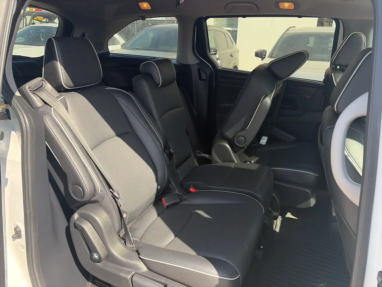 Honda Odyssey снимка Honda Odyssey