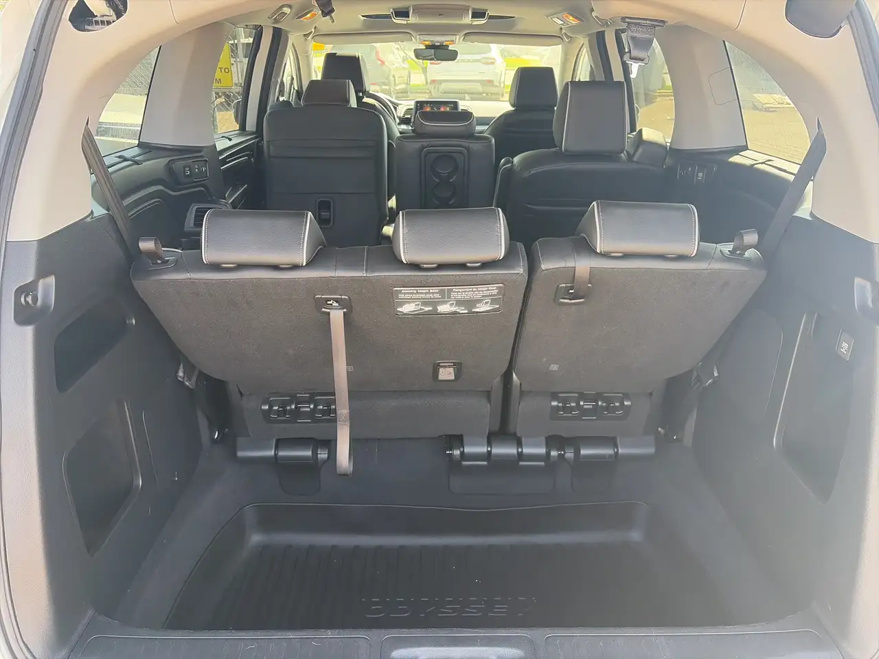Honda Odyssey снимка Honda Odyssey