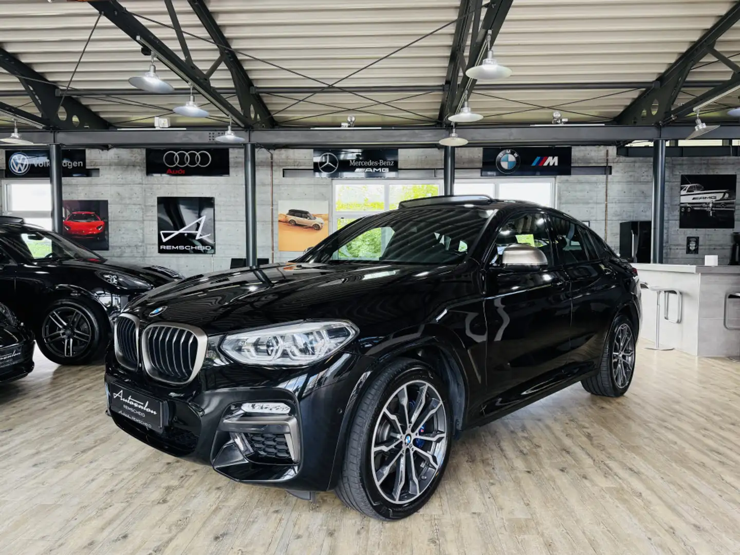 BMW X4 M d*PANO*AHK*LED*360°KAM*LEDER*NAVI*ACC Schwarz - 1