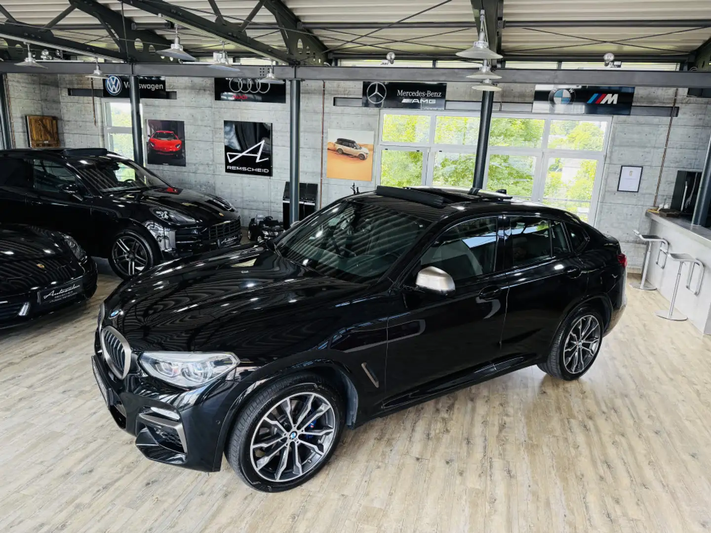 BMW X4 M d*PANO*AHK*LED*360°KAM*LEDER*NAVI*ACC Schwarz - 2