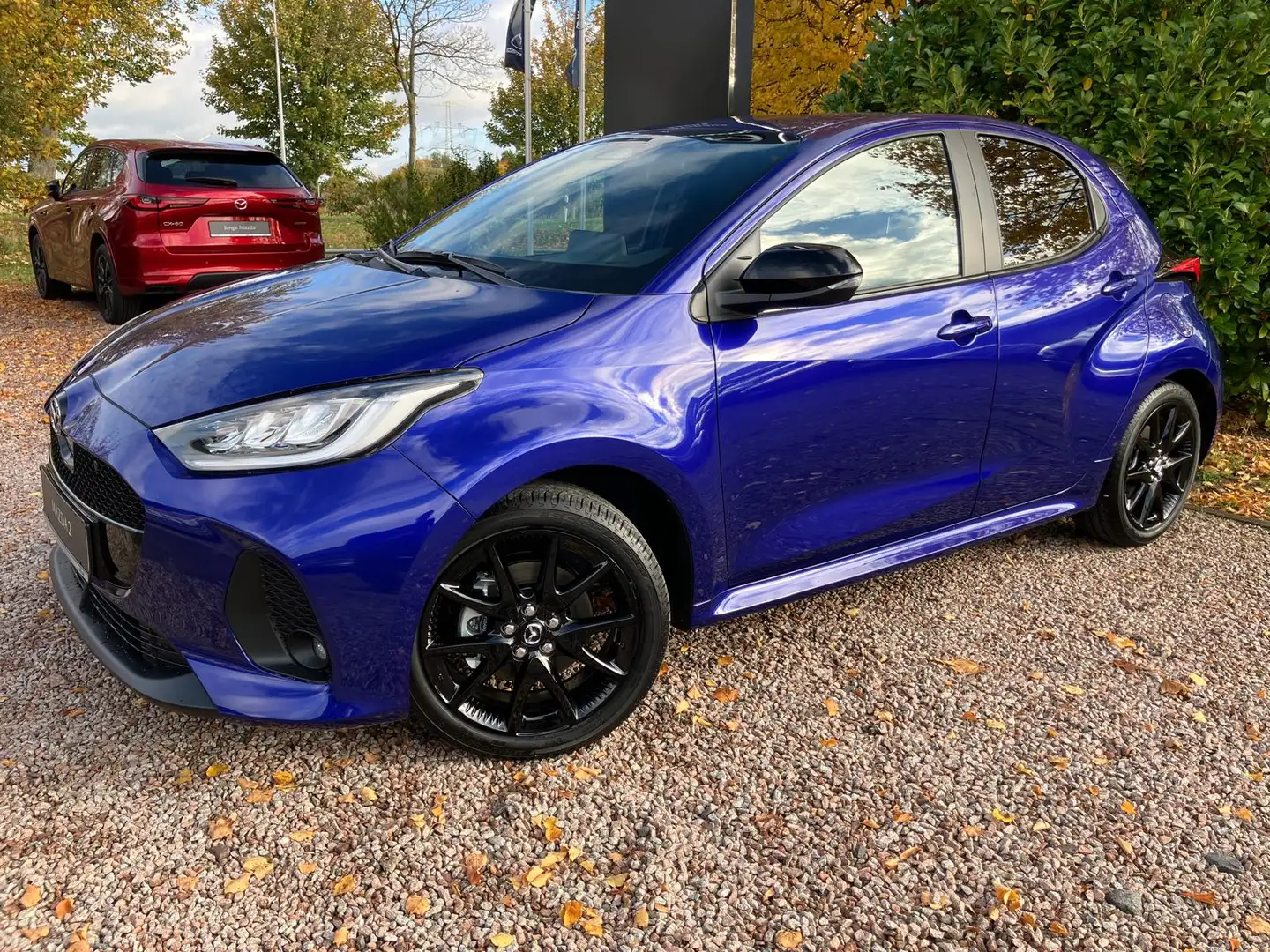 Mazda 2 Hybrid 1.5L 116 PS e-CVT FWD HOMURA Bleu - 1