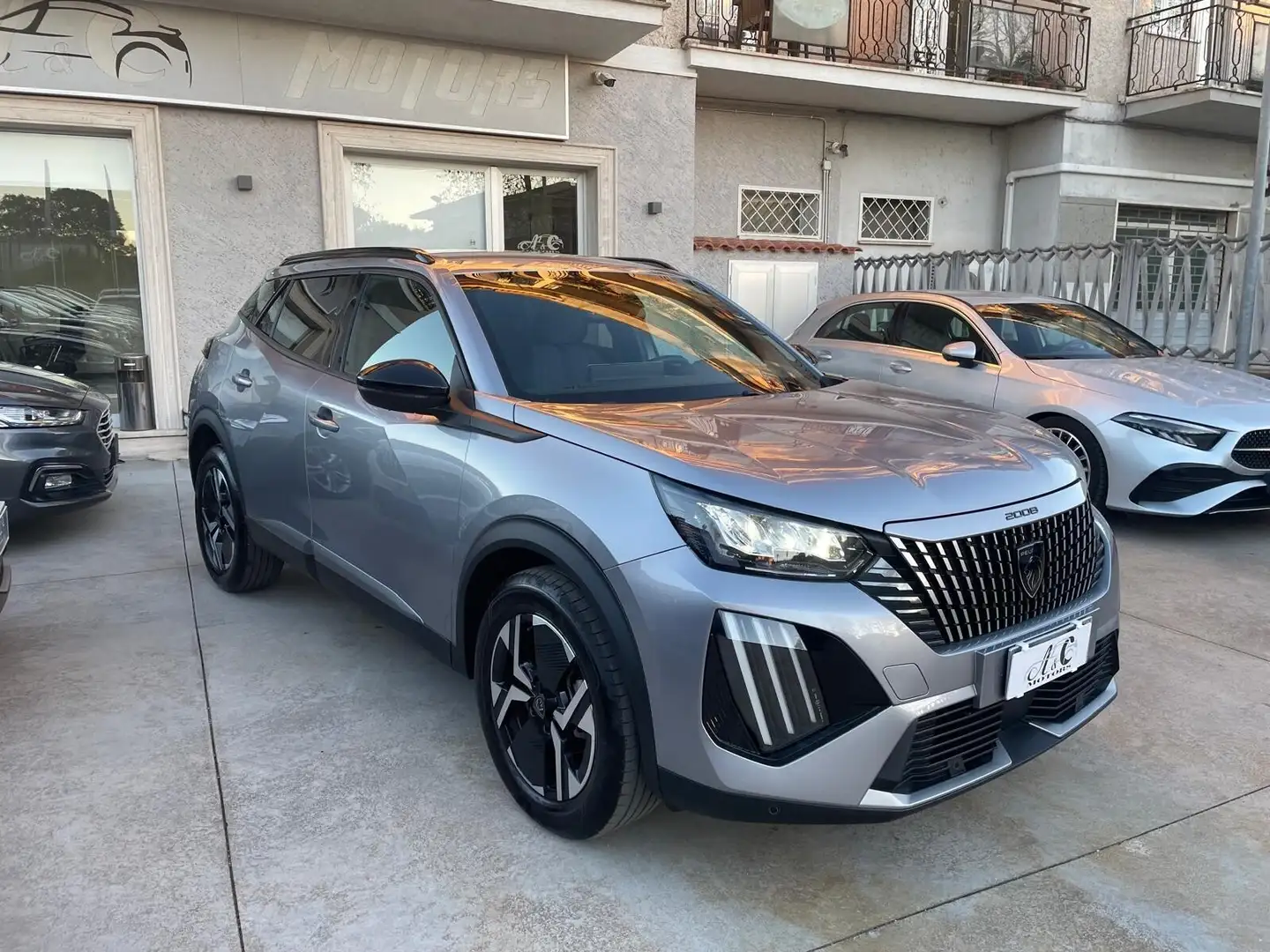 Peugeot 2008 PureTech 100 S&S Allure Gris - 1