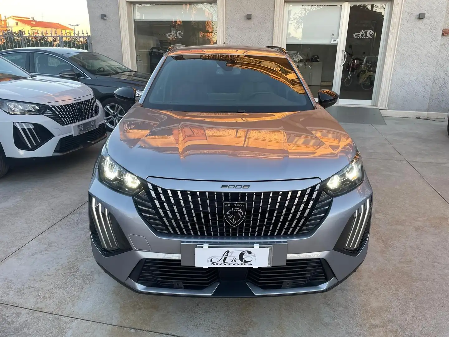 Peugeot 2008 PureTech 100 S&S Allure Gris - 2