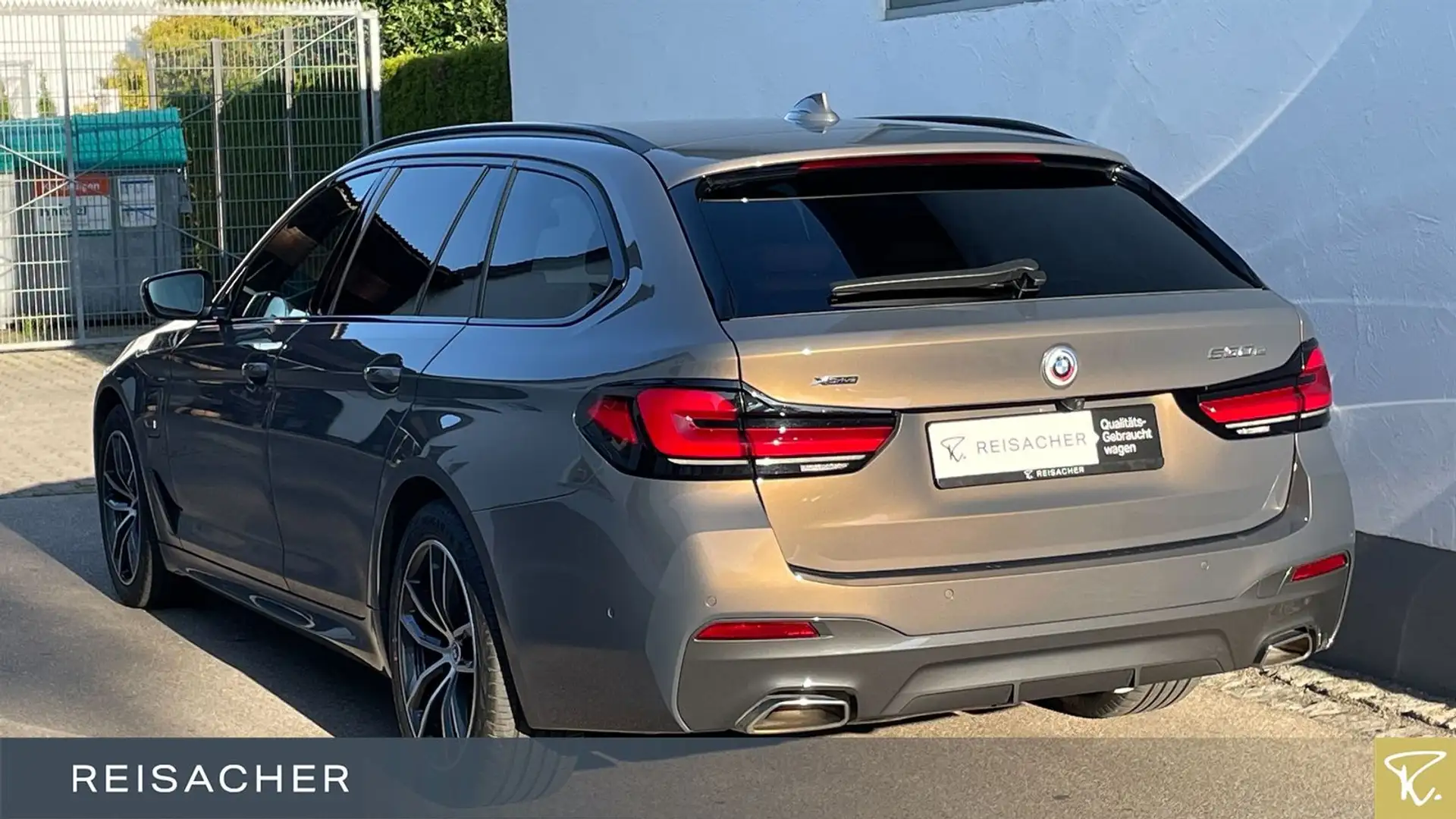 BMW 530 e A xDrive Tou M-Sport,AHK,Autom Grau - 2