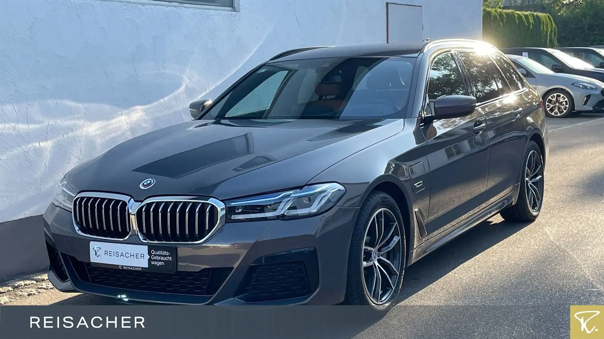 BMW 530 e A xDrive Tou M-Sport,AHK,Autom Grau - 1
