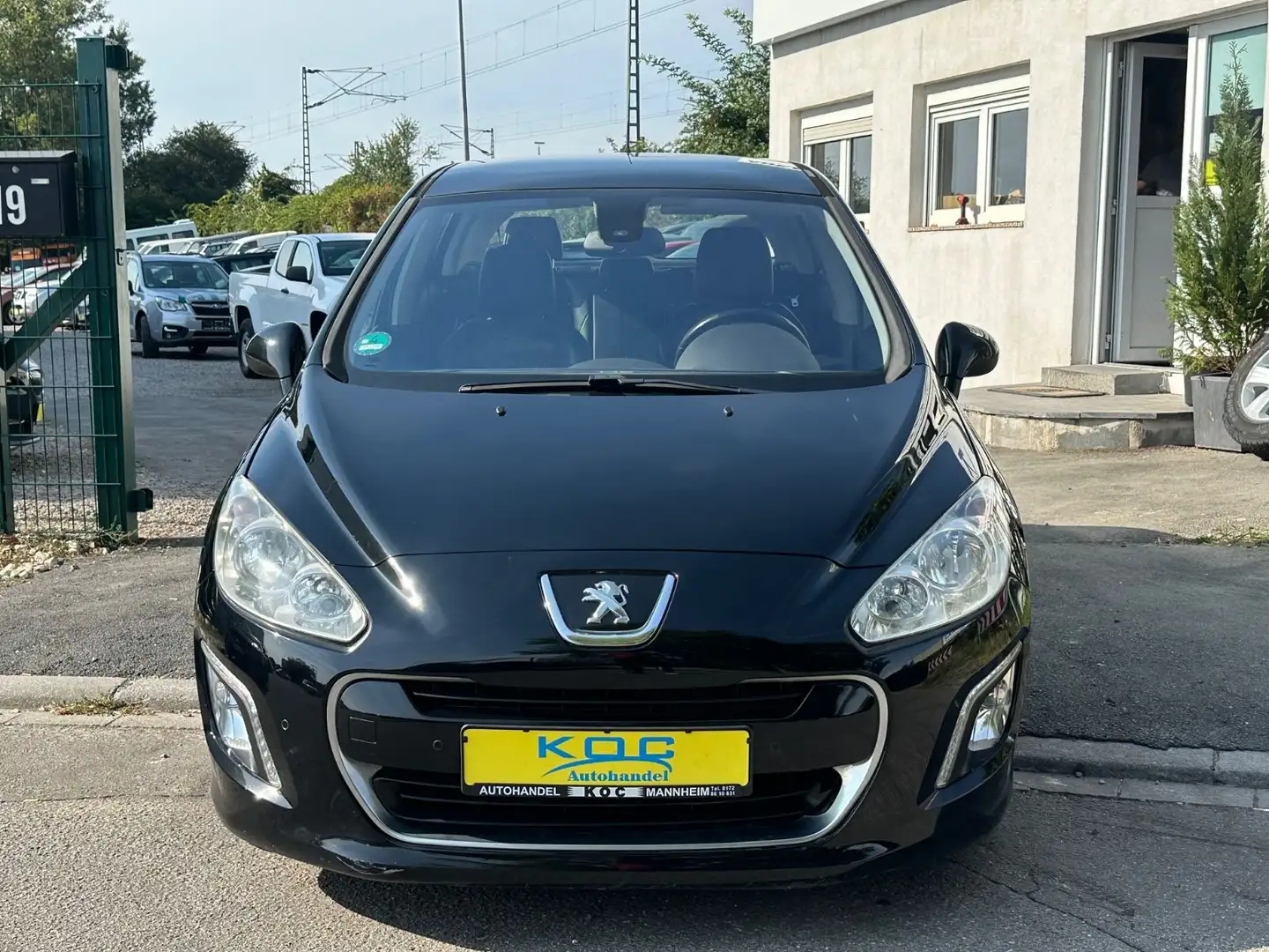 Peugeot 308 Active 120 VTi Schwarz - 2