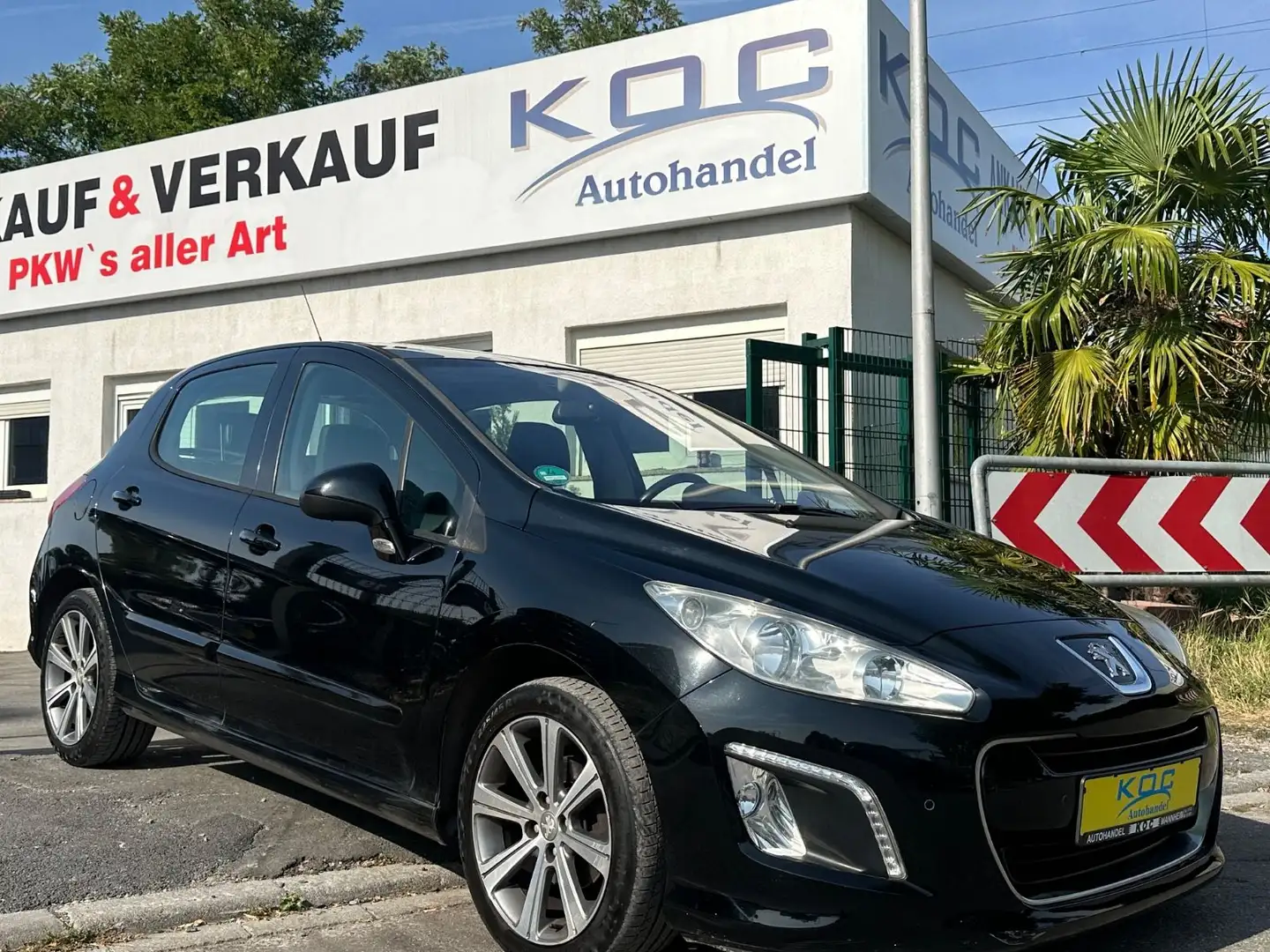 Peugeot 308 Active 120 VTi Schwarz - 1