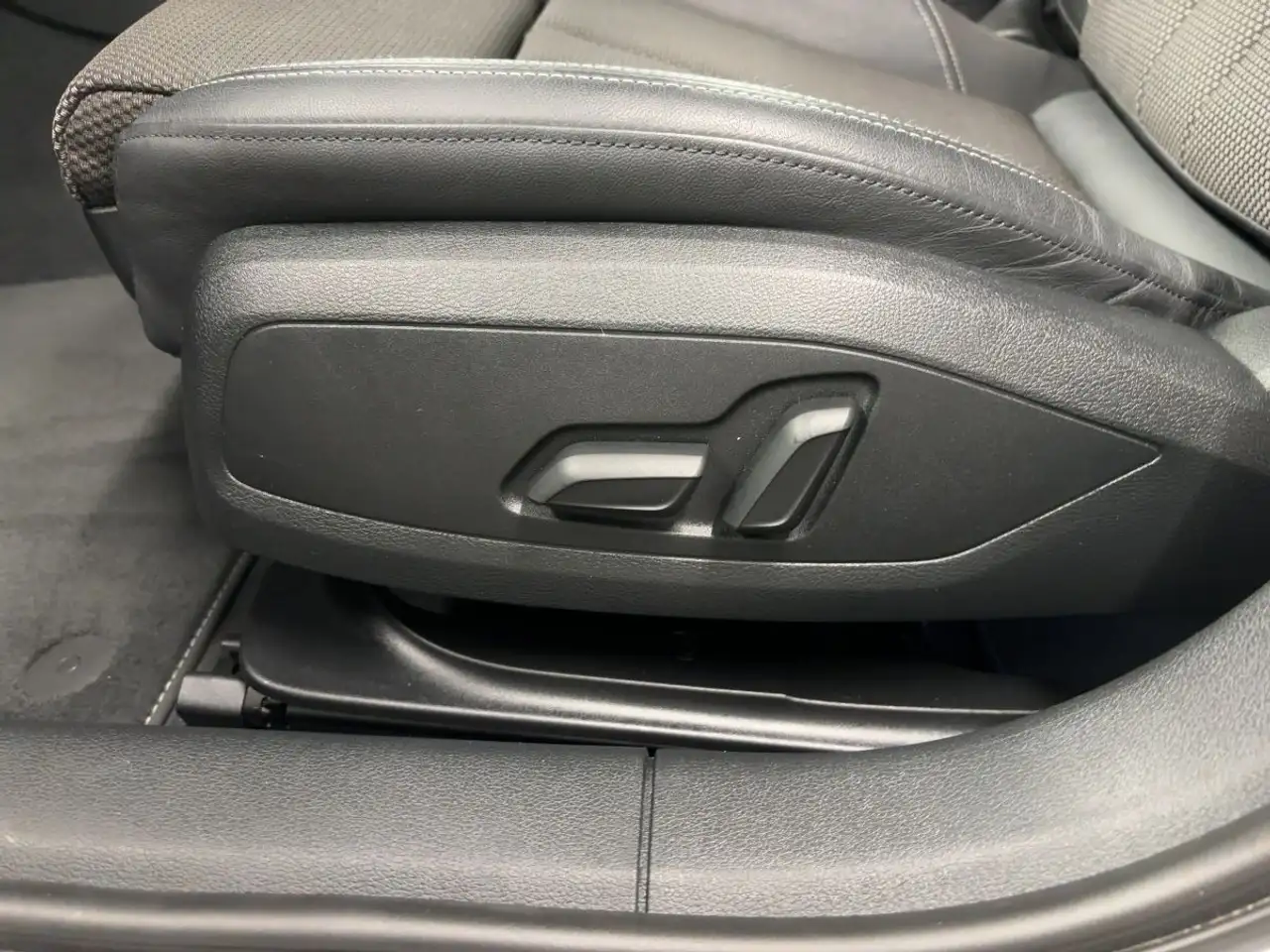 Audi A4 advanced 35 TFSI S tr. LED 360°K NAVI 18