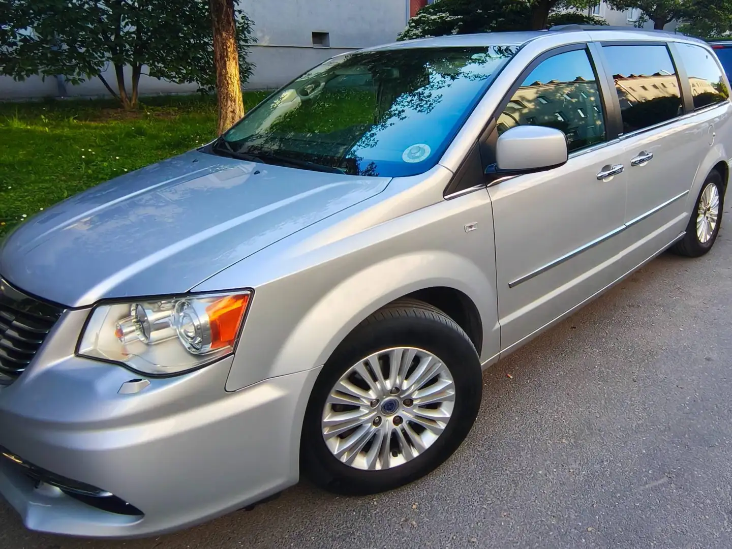 Lancia Voyager Voyager 2,8 CRD Gold Gold Silber - 2