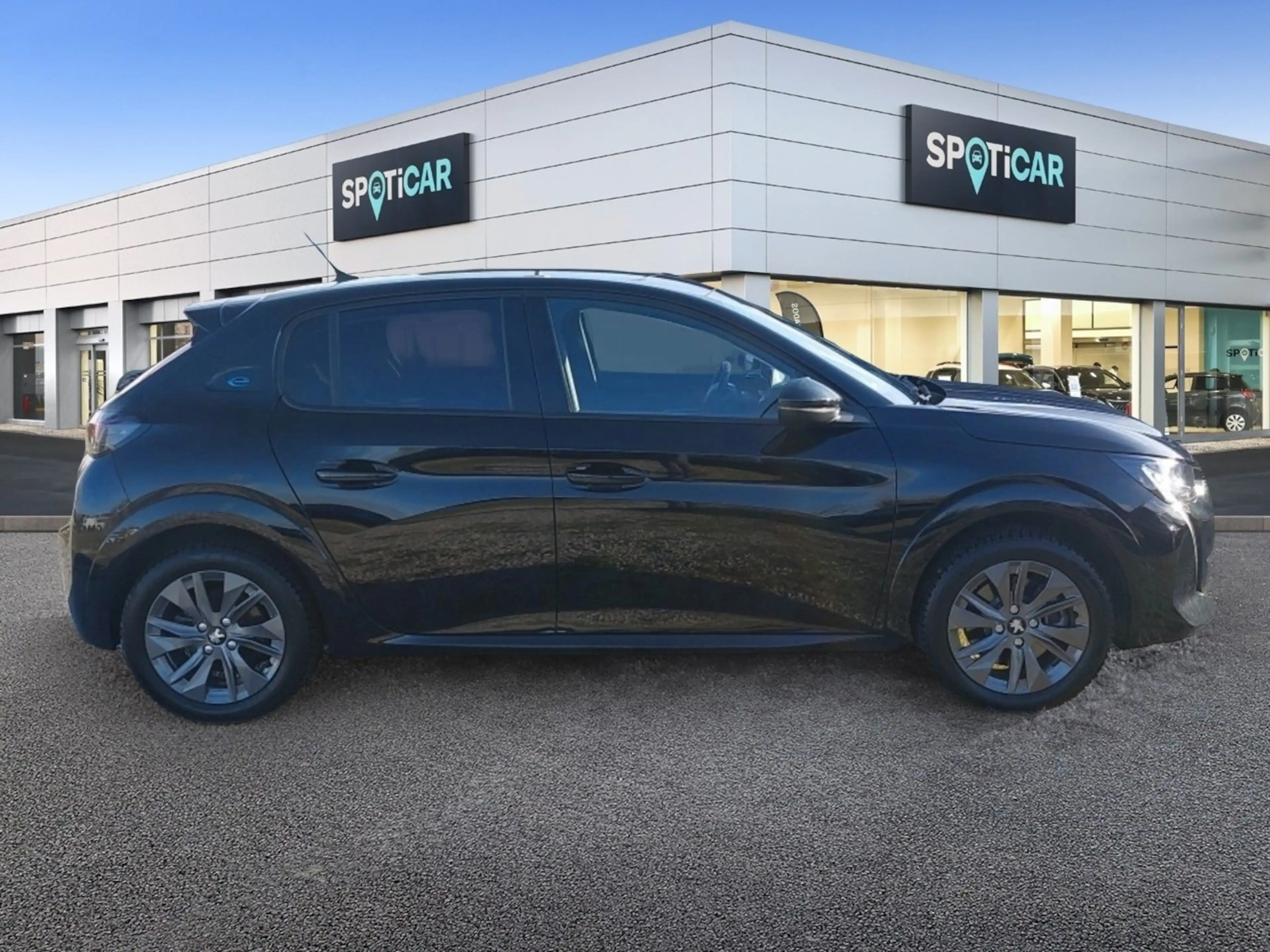 Peugeot e-208 Allure Pack 136 ´´ Navi/ Shzg/ Keyless+´´ — photo 4