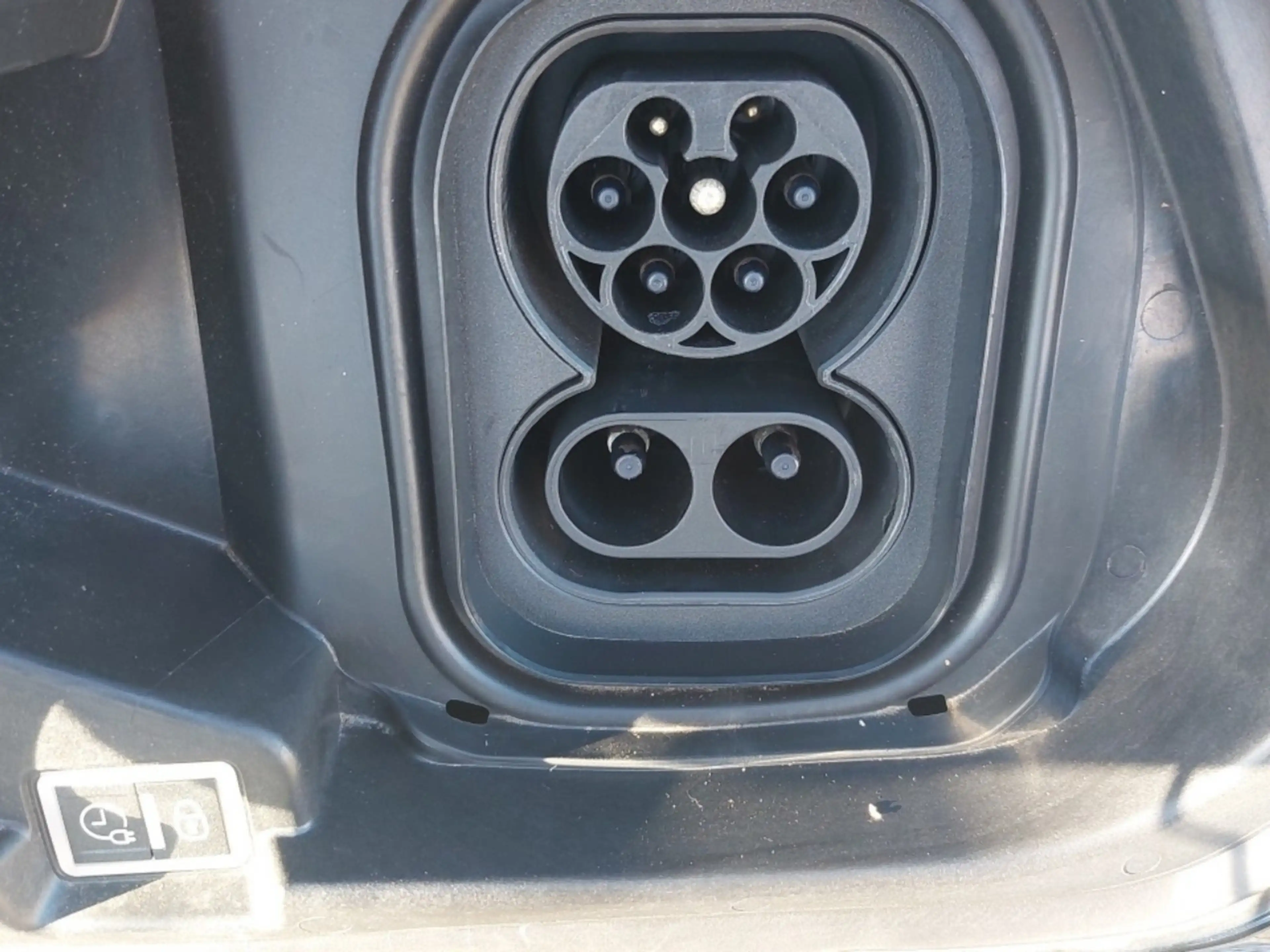 Peugeot e-208 Allure Pack 136 ´´ Navi/ Shzg/ Keyless+´´ — photo 10