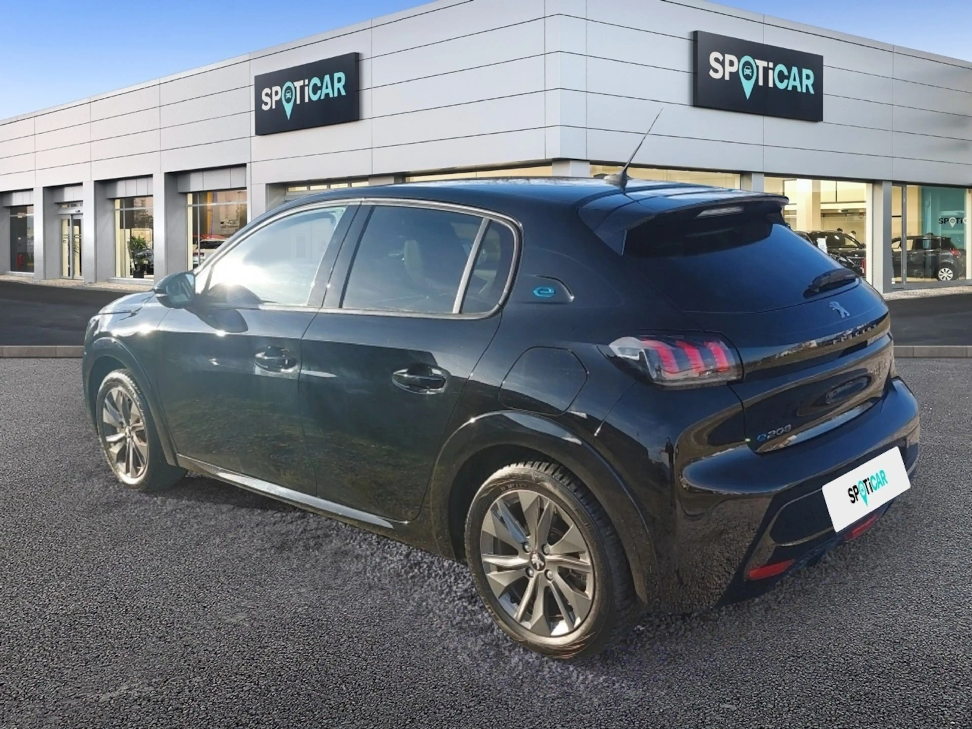Peugeot e-208 Allure Pack 136 ´´ Navi/ Shzg/ Keyless+´´ — photo 6