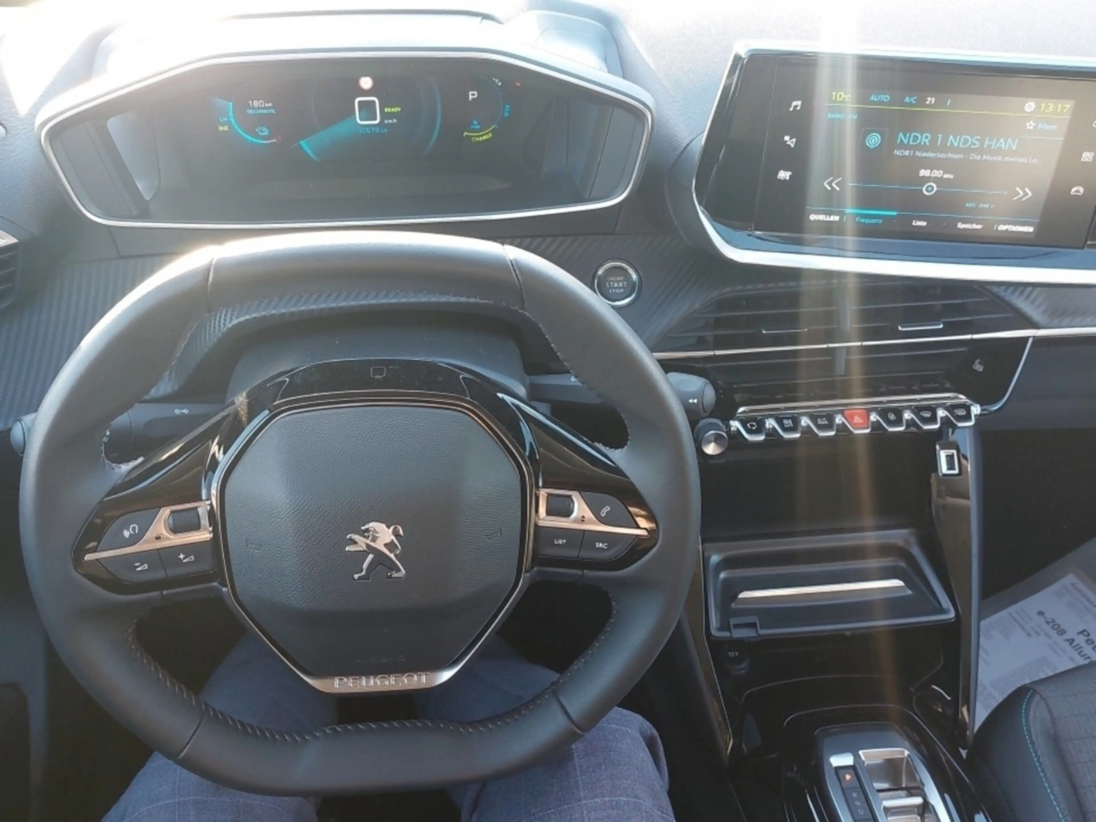 Peugeot e-208 Allure Pack 136 ´´ Navi/ Shzg/ Keyless+´´ — photo 11