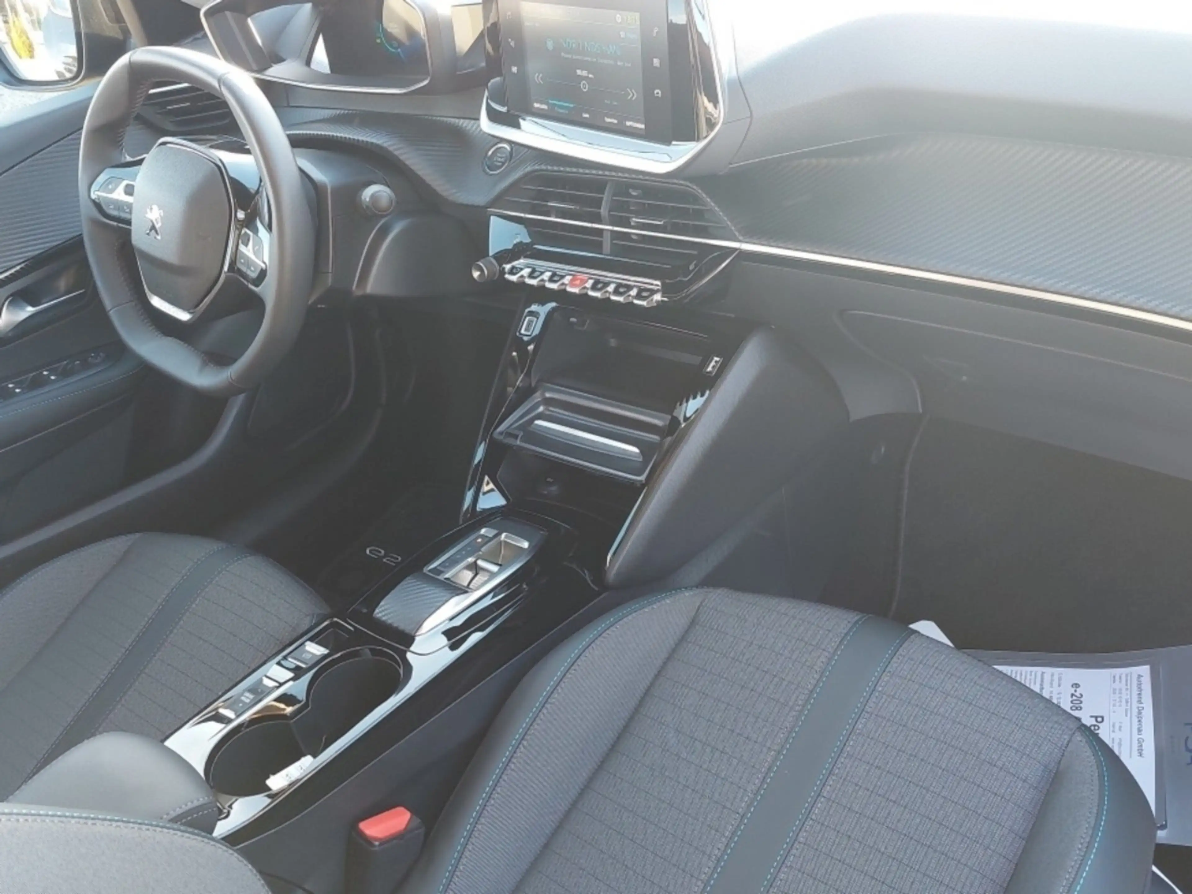 Peugeot e-208 Allure Pack 136 ´´ Navi/ Shzg/ Keyless+´´ — photo 13