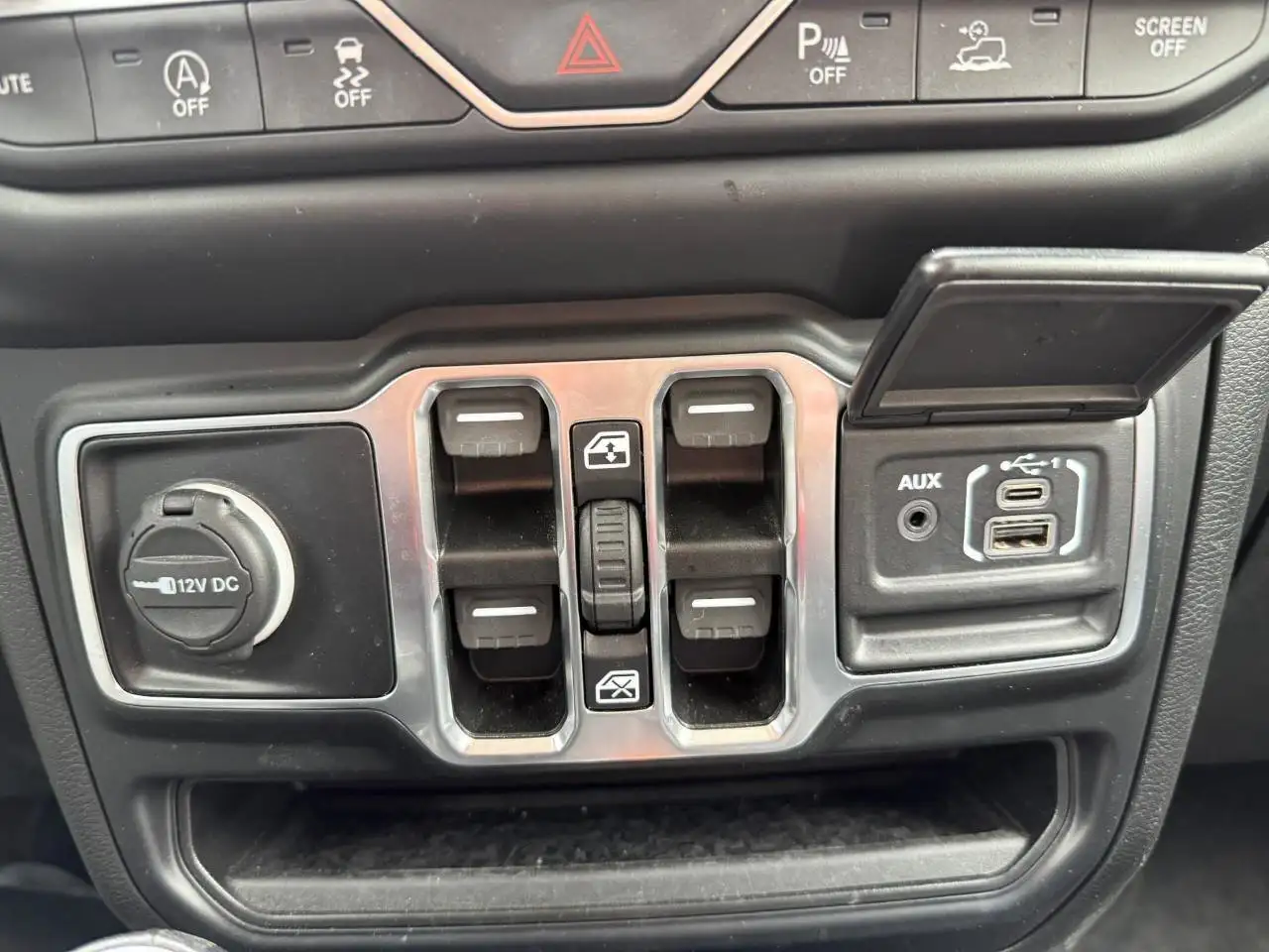 Jeep Wrangler снимка Jeep Wrangler
