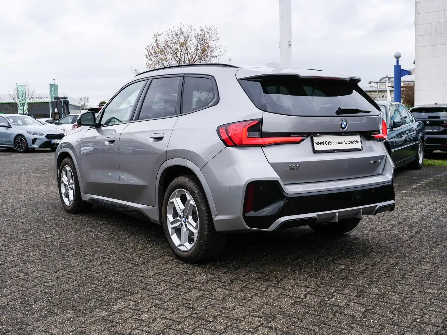 BMW X1 sDrive18d M-Sport apt.M-FW Pano AHK DA+ PA+ HuD Silber - 2