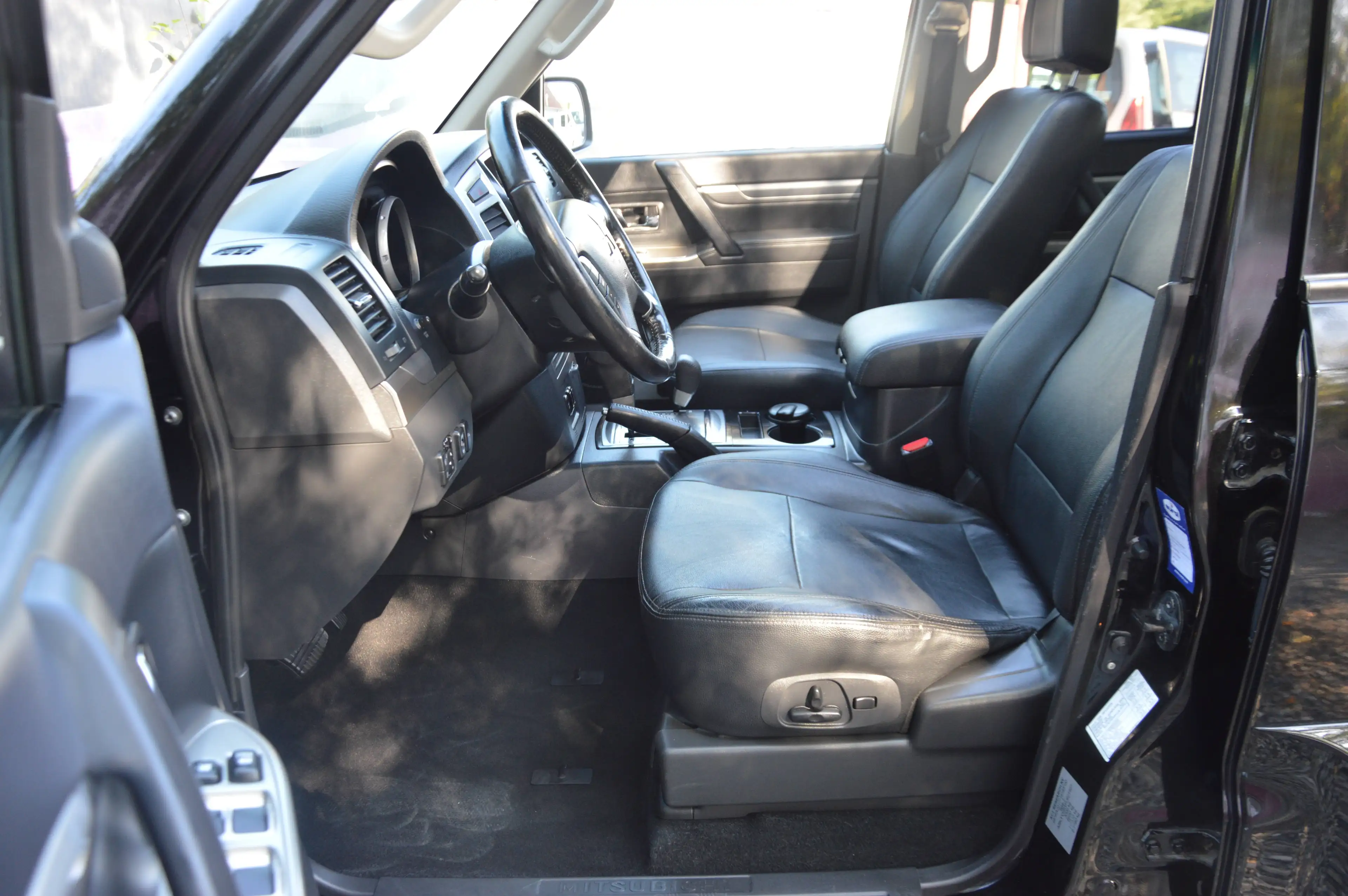 Mitsubishi Pajero 3.2 DI-D 2PL UTILITAIRE BOITE AUT FULL 65.416KM — photo 7