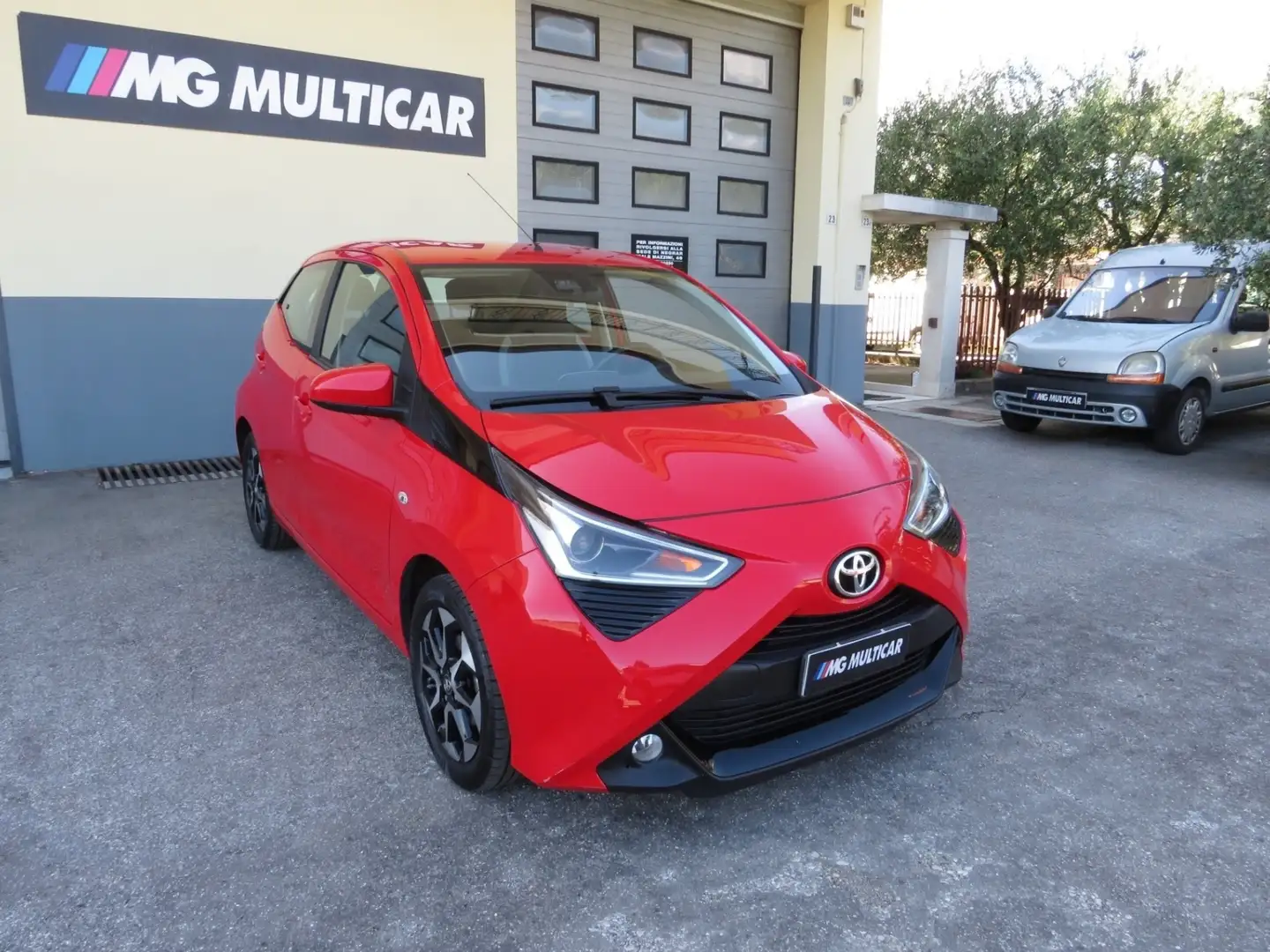 Toyota Aygo 5p 1.0 x-play 72cv android/carplay/retrocamera Rosso - 1