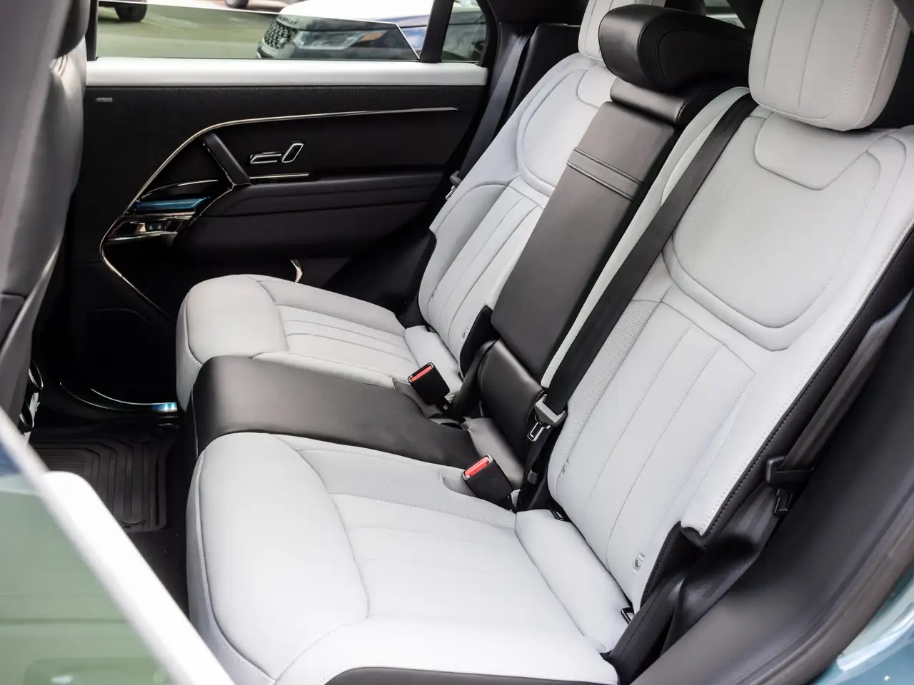 Land Rover Range Rover Sport снимка Land Rover Range Rover Sport
