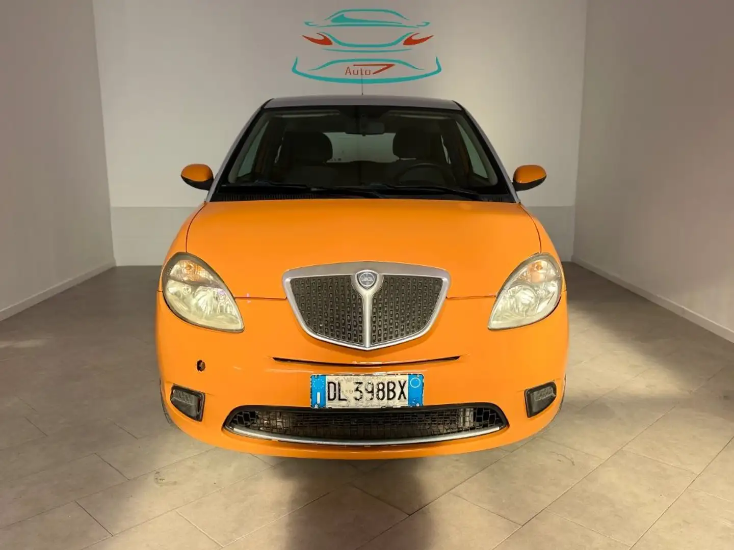 Lancia Ypsilon 1.2 Passion Orange - 1