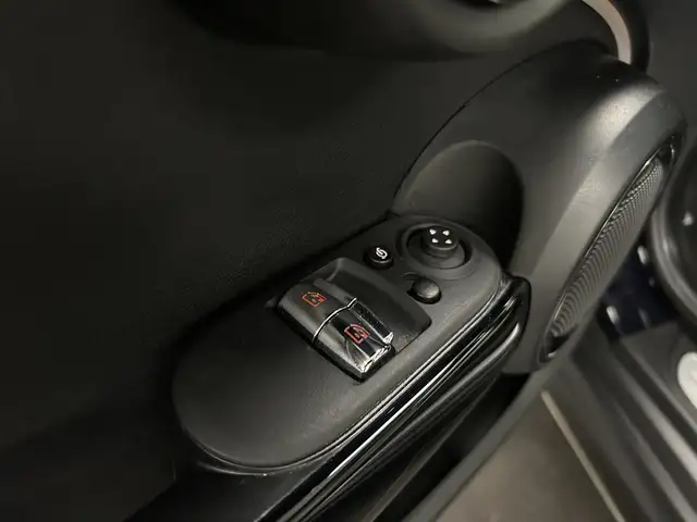 Mini Hatch view 15